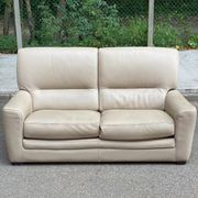2/3-seater sofa in genuine beige leather by Roche Bobois. Very good condition, great comfort.