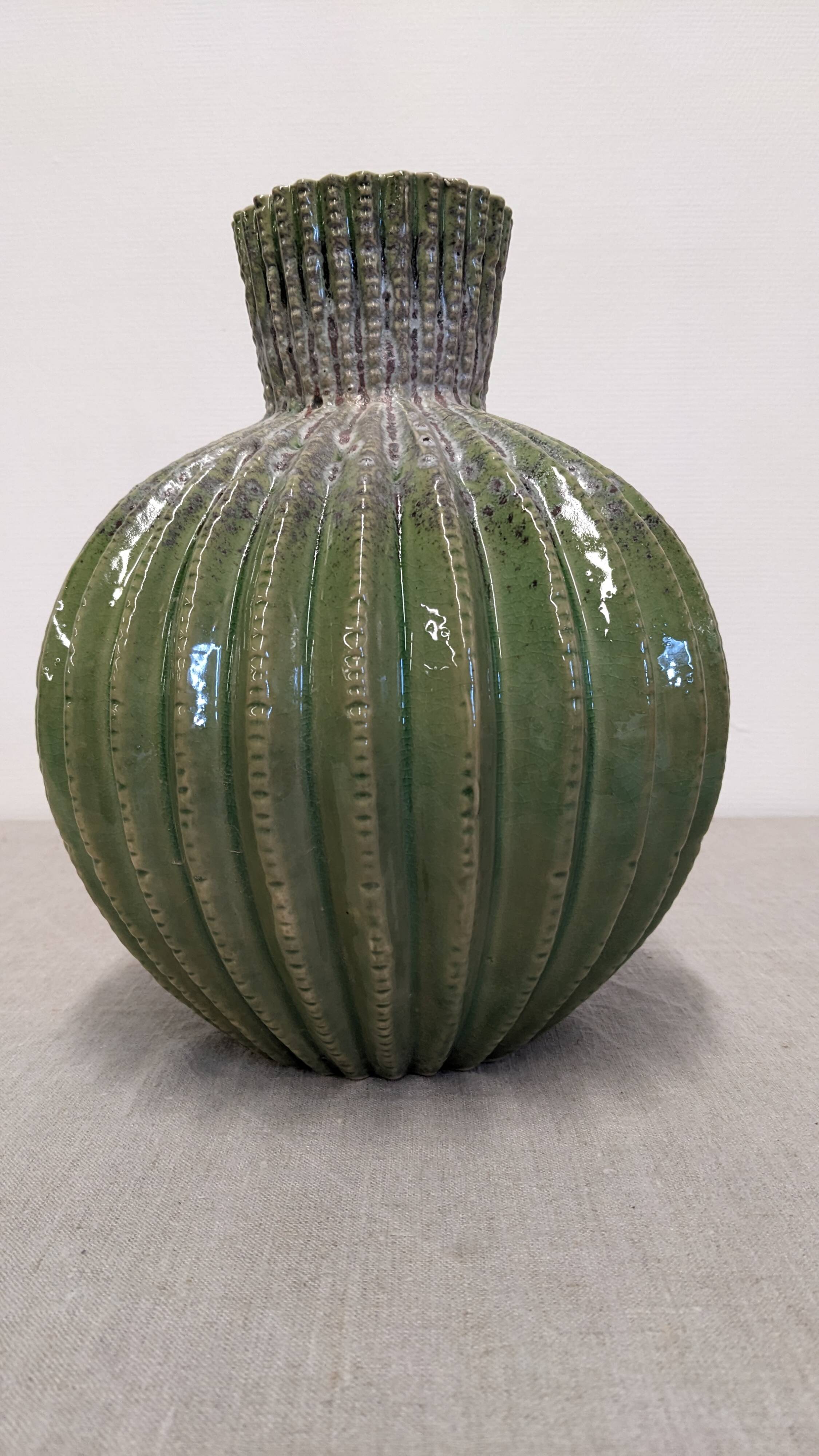 Contemporary cactus round vase in glazed dolomite ceramic.