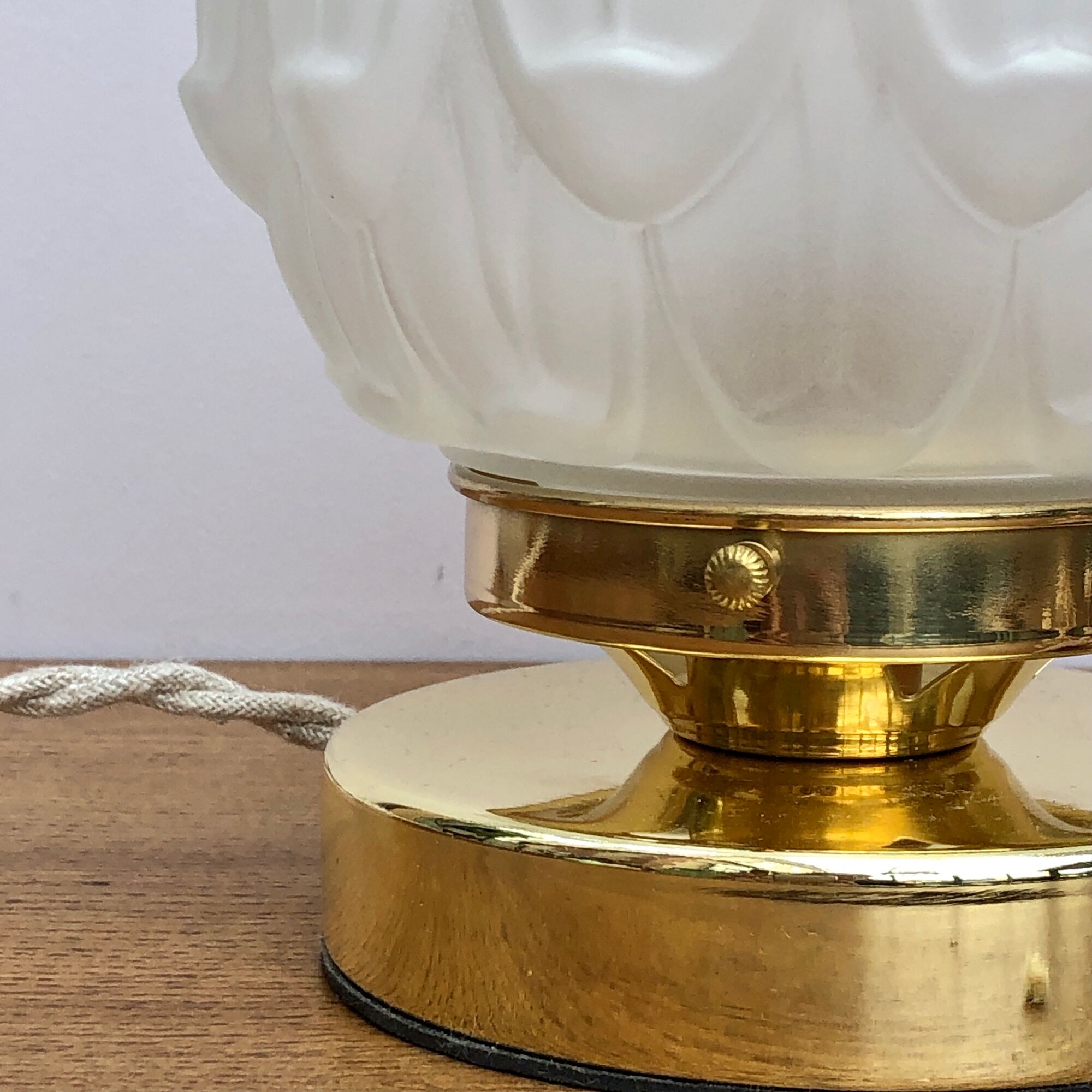 Vintage art deco globe table lamp in frosted glass
