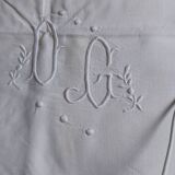 Draps ancien brodé avec monogramme