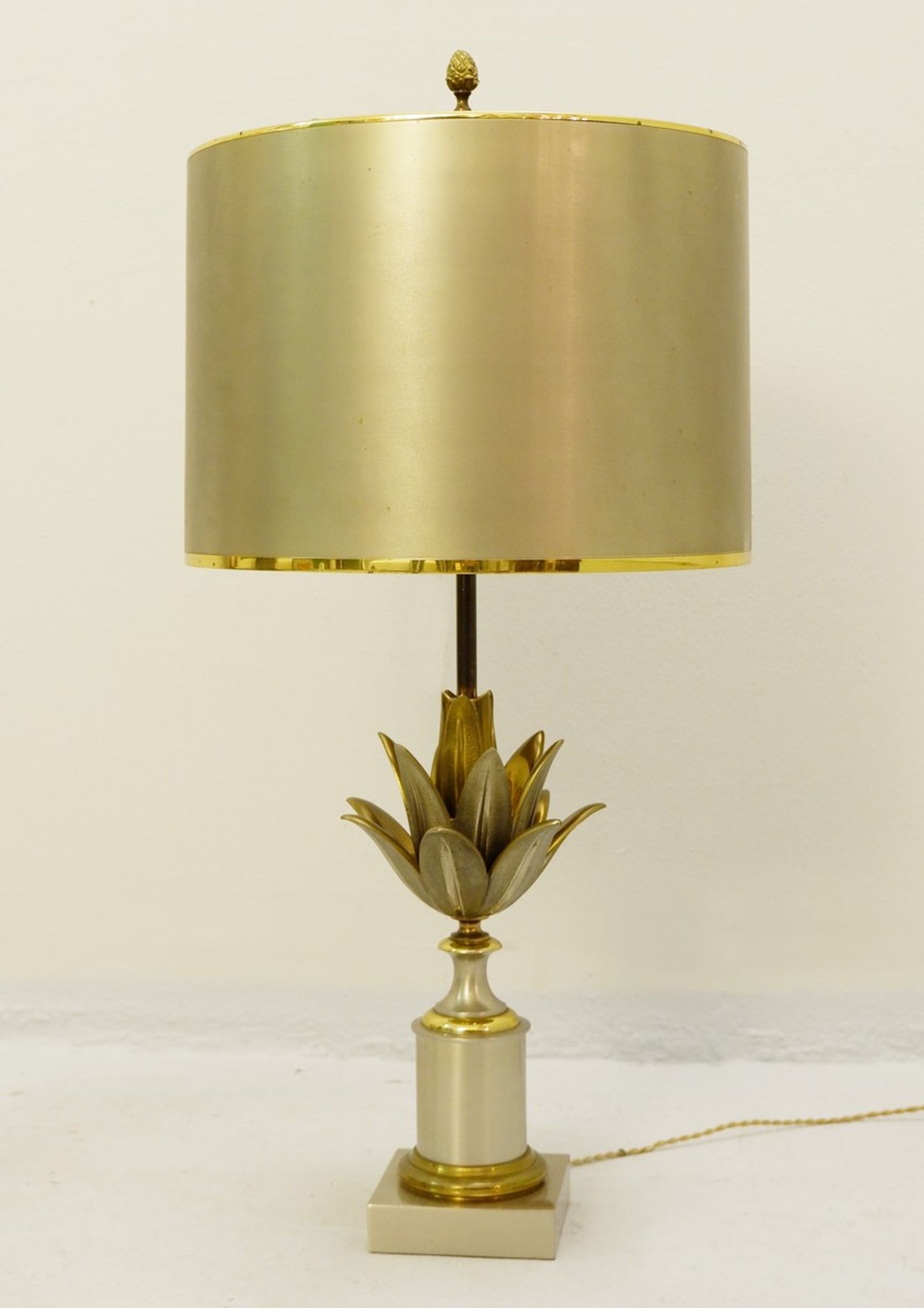 Lampe de bureau lotus en laiton de Maison Charles, 1960