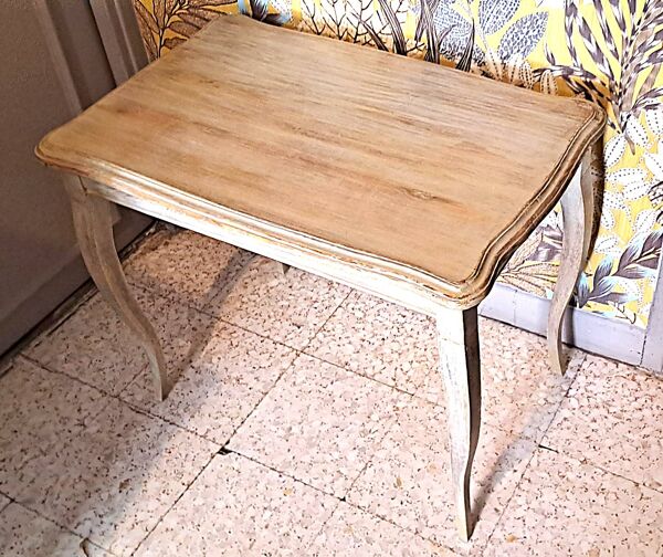 Table basse rectangulaire en bois massif peinte et patiné dorée 1950