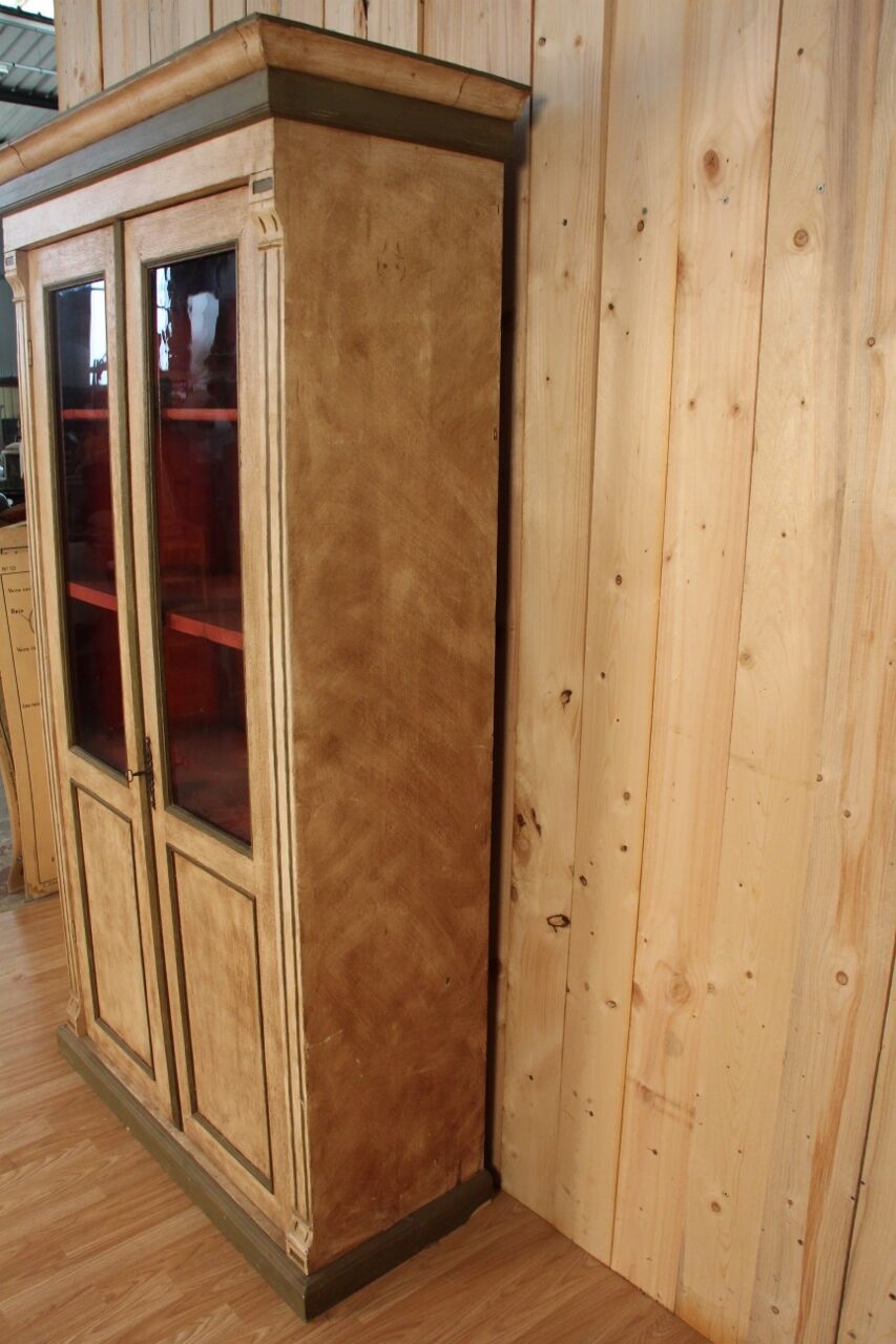 Old vintage showcase