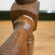 Repose-pieds en bois et velours beige