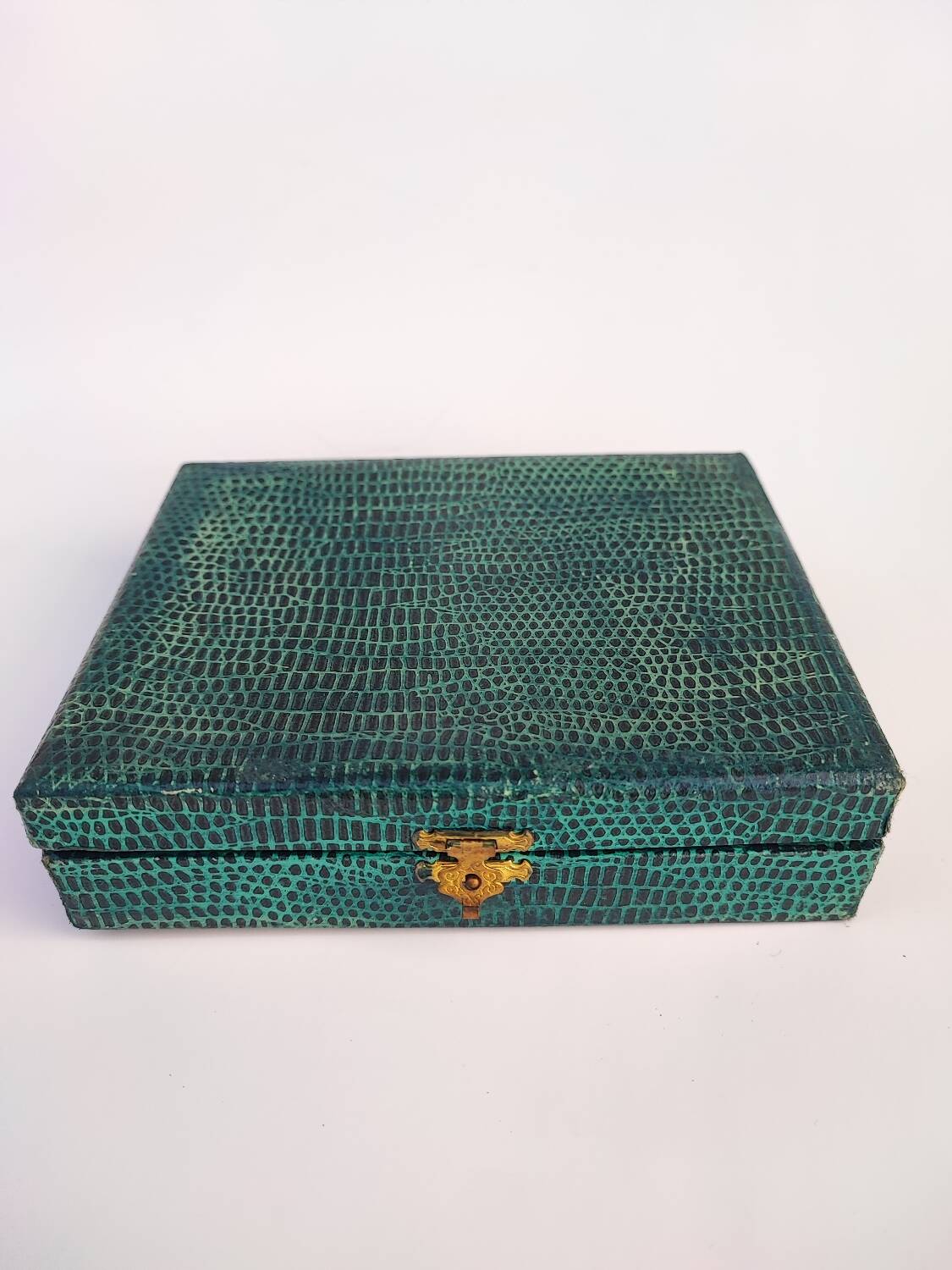 Set of boxed silver teaspoons