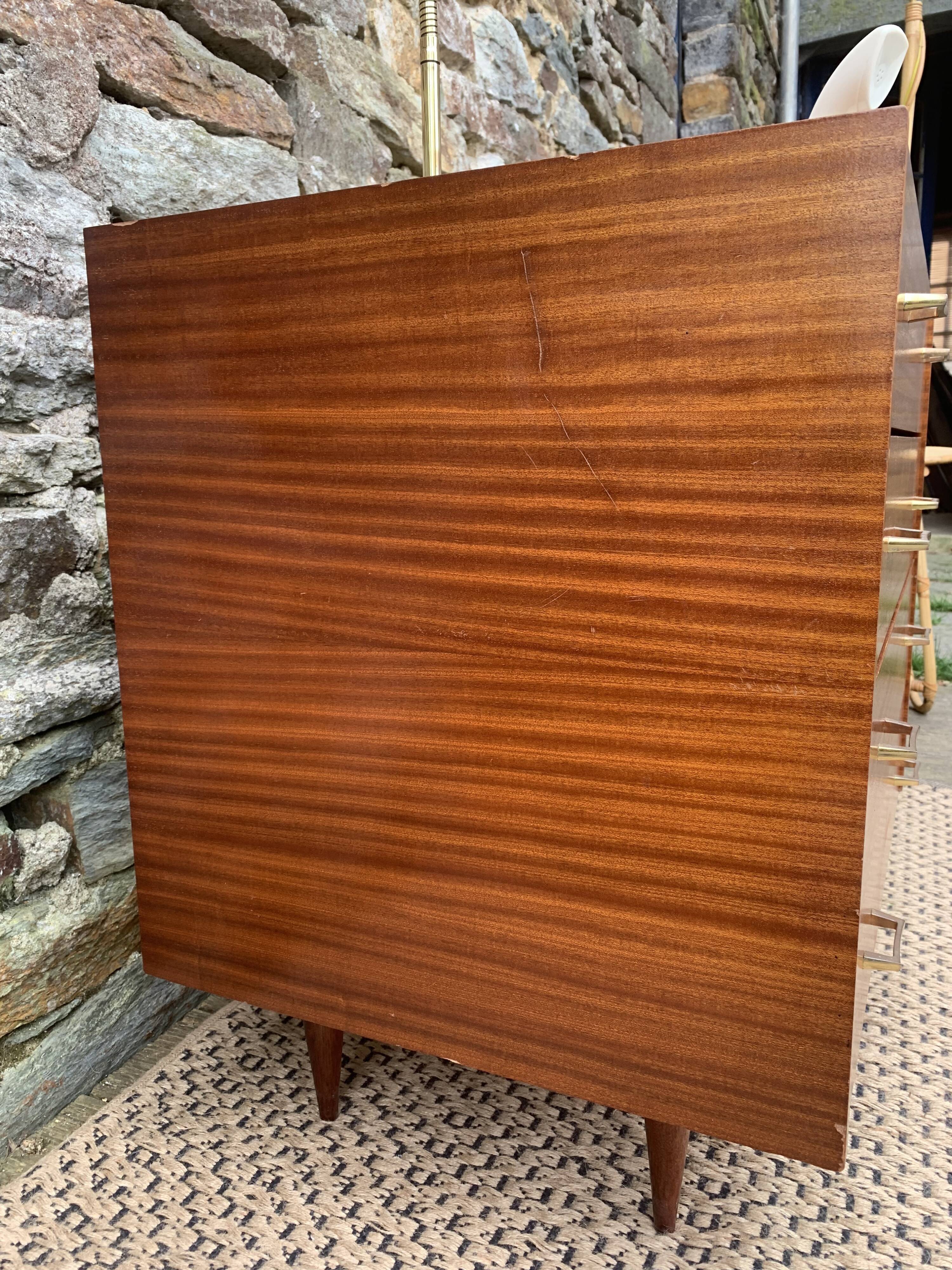 Vintage chest of drawers with 4 drawers