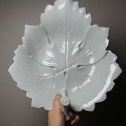 Coupe feuille de vigne vintage en porcelaine céladon de L. Michelaud Limoges