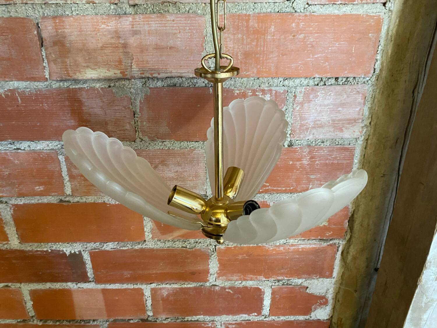 Antique Murano glass shell pendant light + gold-plated metal, wine