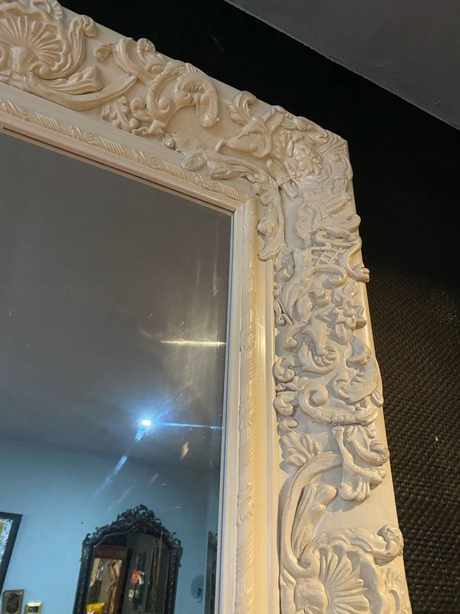 Large white mirror Kare Design