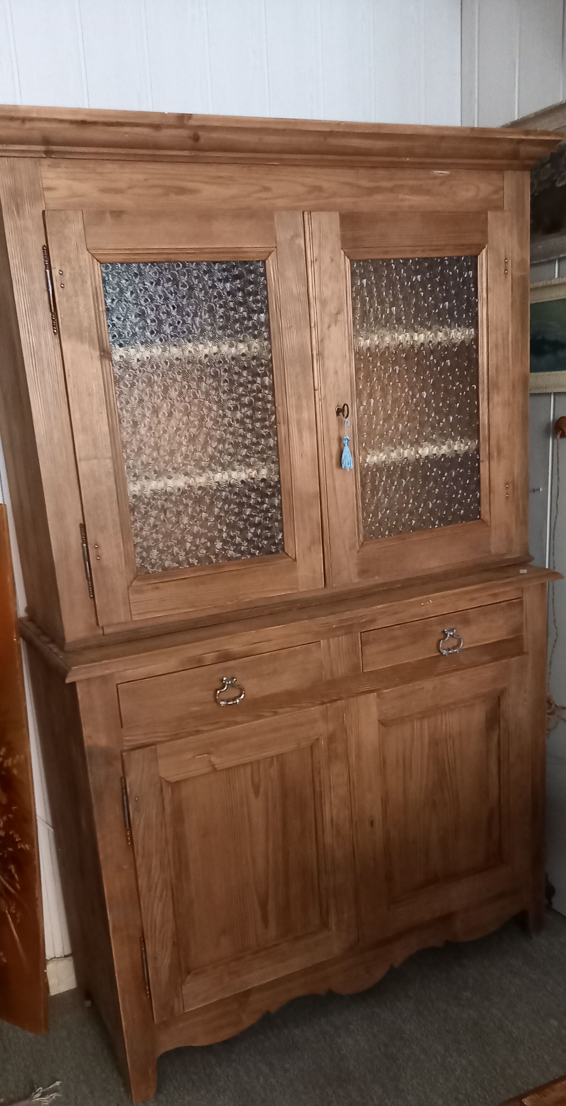 Furniture in two glazed bodies