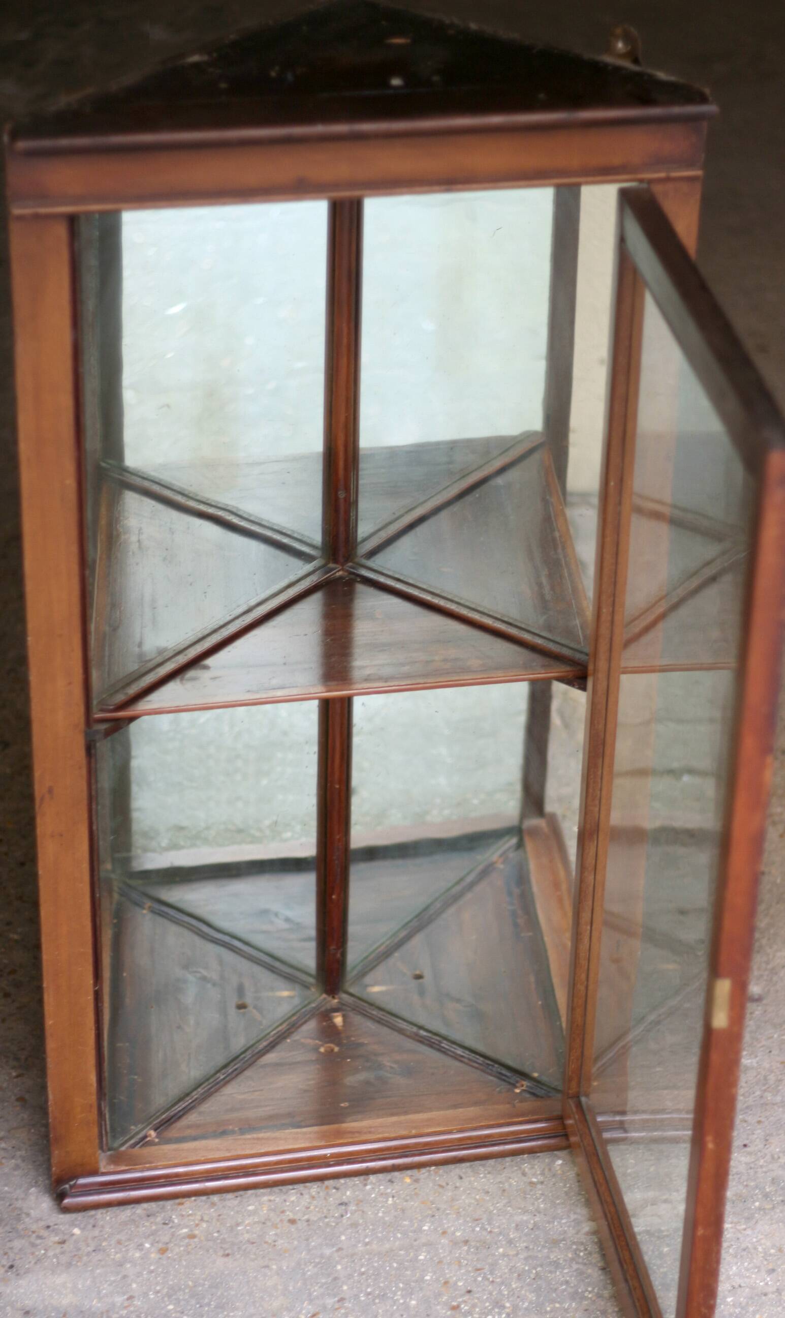 Adorable corner display cabinet in mahogany from the 29th century.