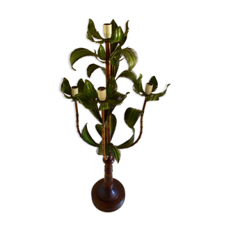 Vintage palm leaf lampposts