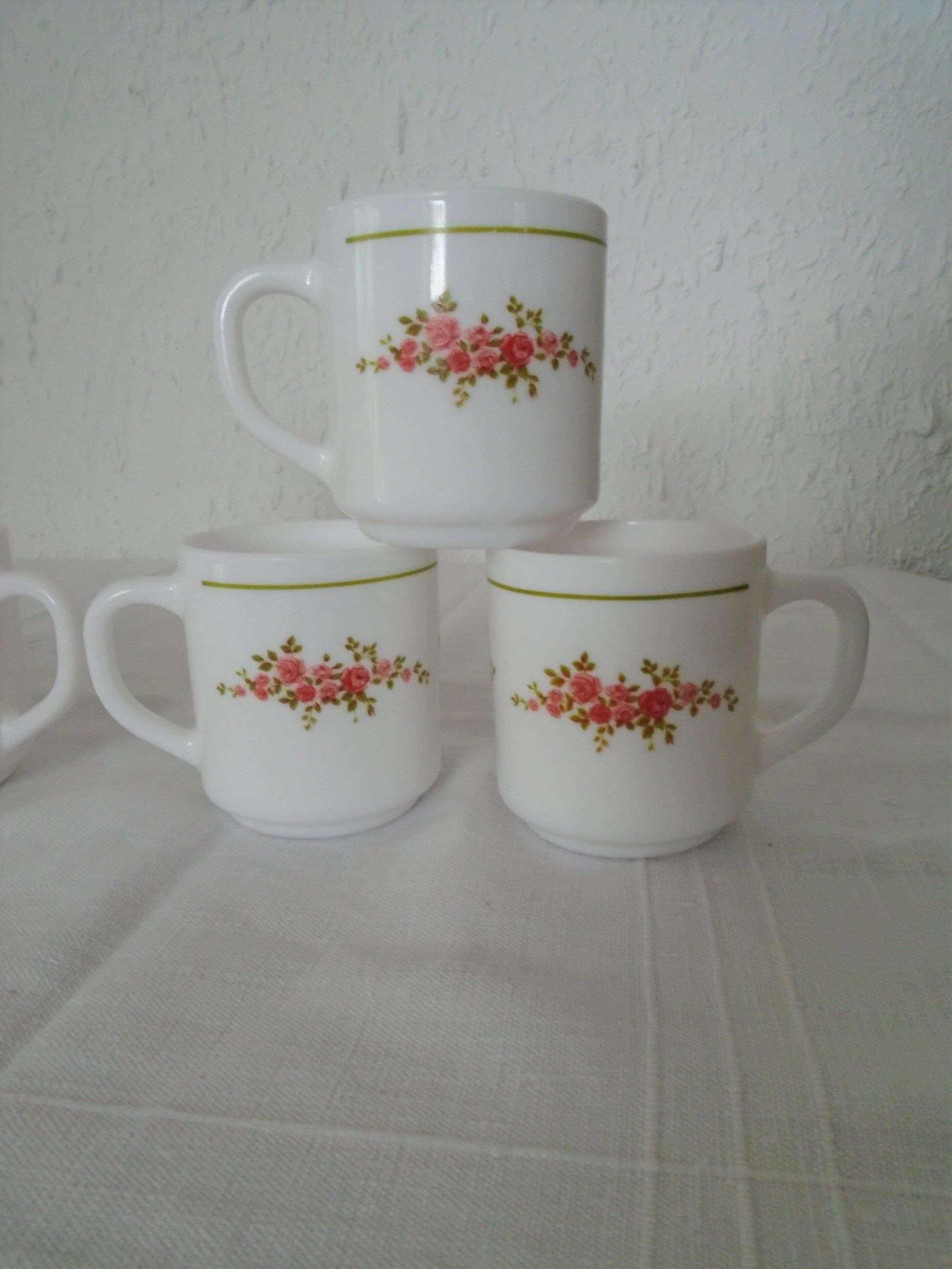 6 mugs small red roses arcopal france
