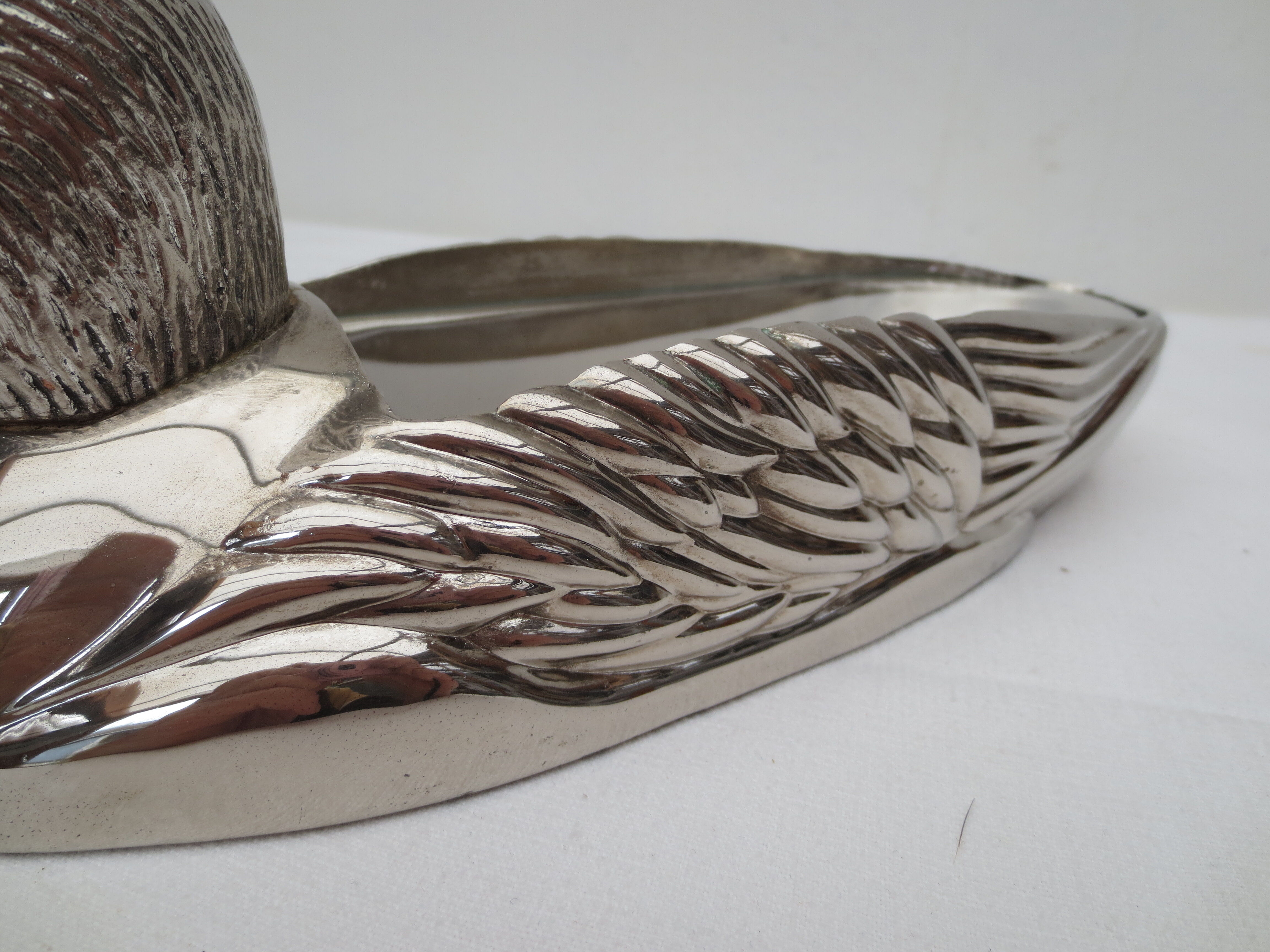 Foie gras dish in silver metal, duck décor