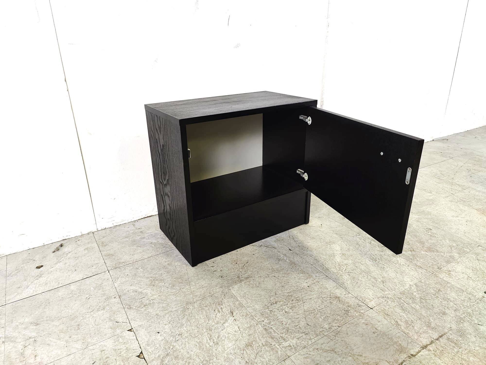 Paire de tables de chevet, années 1970