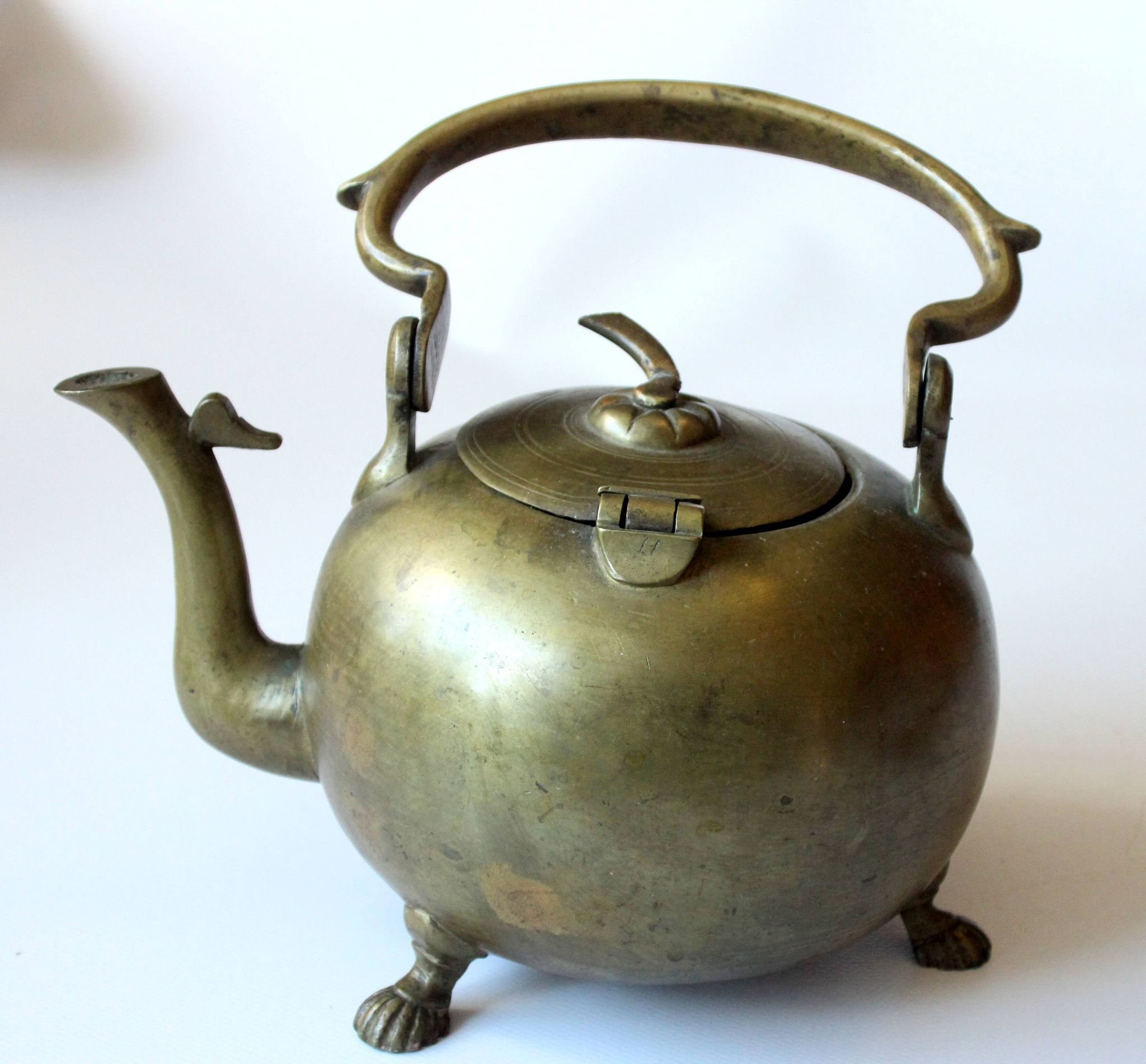 Théière vintage en bronze