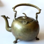 Théière vintage en bronze