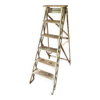 Escabeau ancien patine crème
