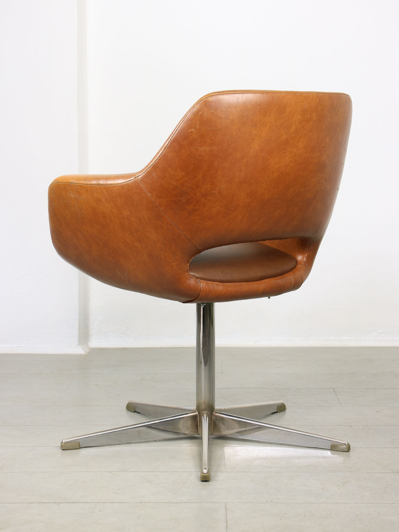 Mid-century brown leatherette swivel chair from Stol