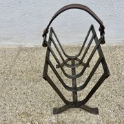 Porte revue en acier brut et cuir, dans le style de Jacques Adnet