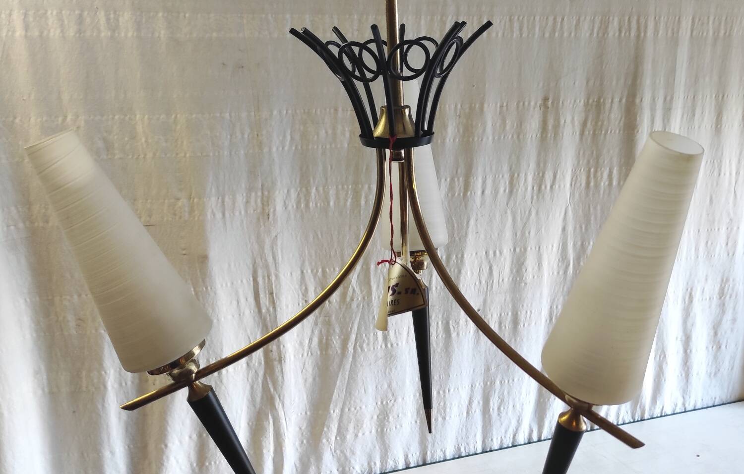 Modernist chandelier with 3 lights in gold and black metal, opaline tulip - 50s