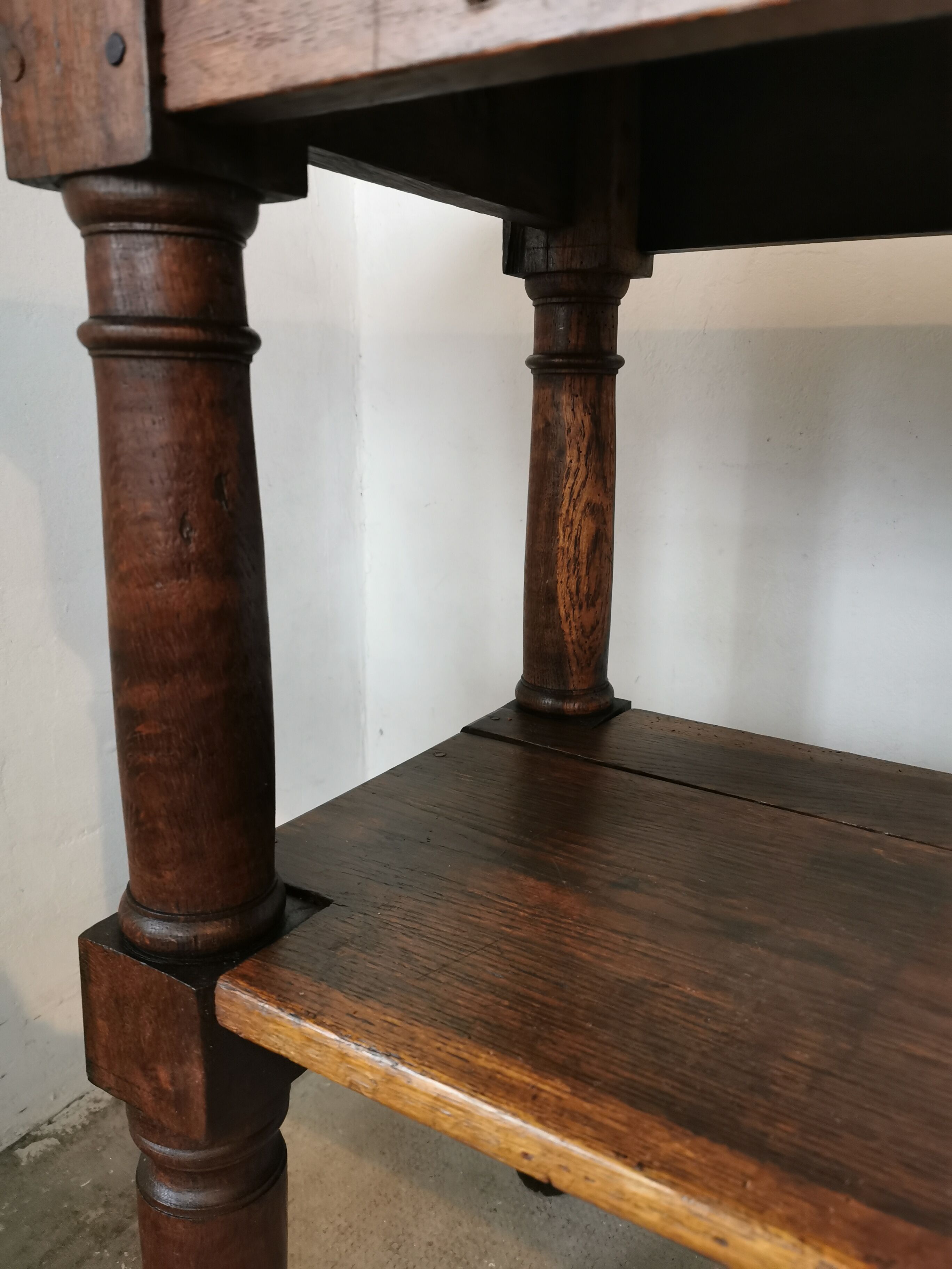 Draper table, oak wood console