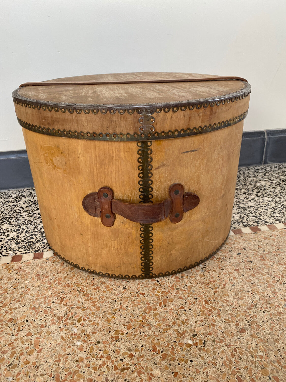 Wooden hat box early twentieth century