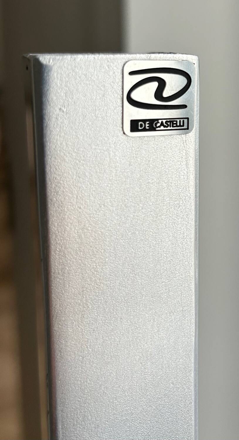 Monumental sculptural vase in aluminium – Italian design – De Castelli
