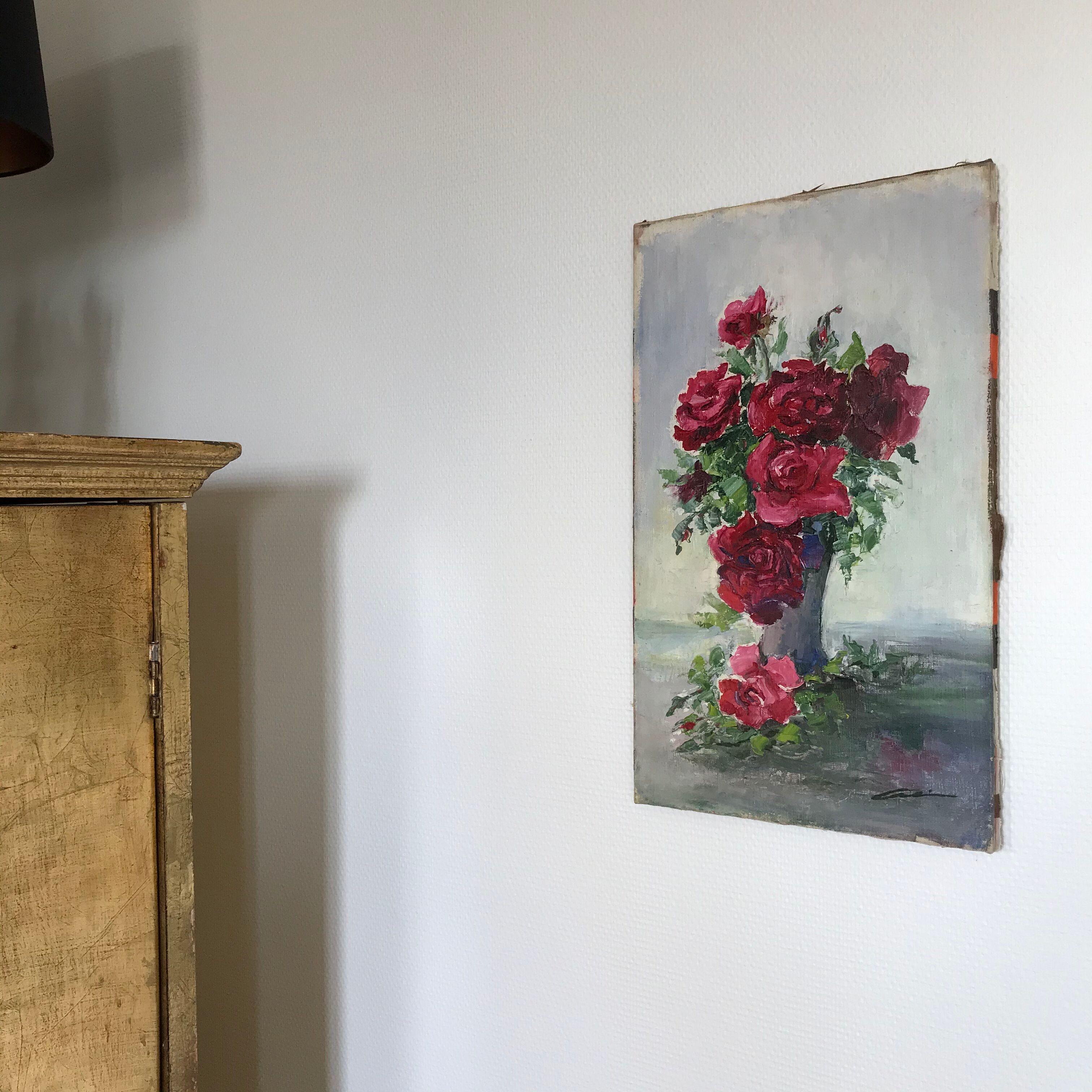 Table bouquet of red roses