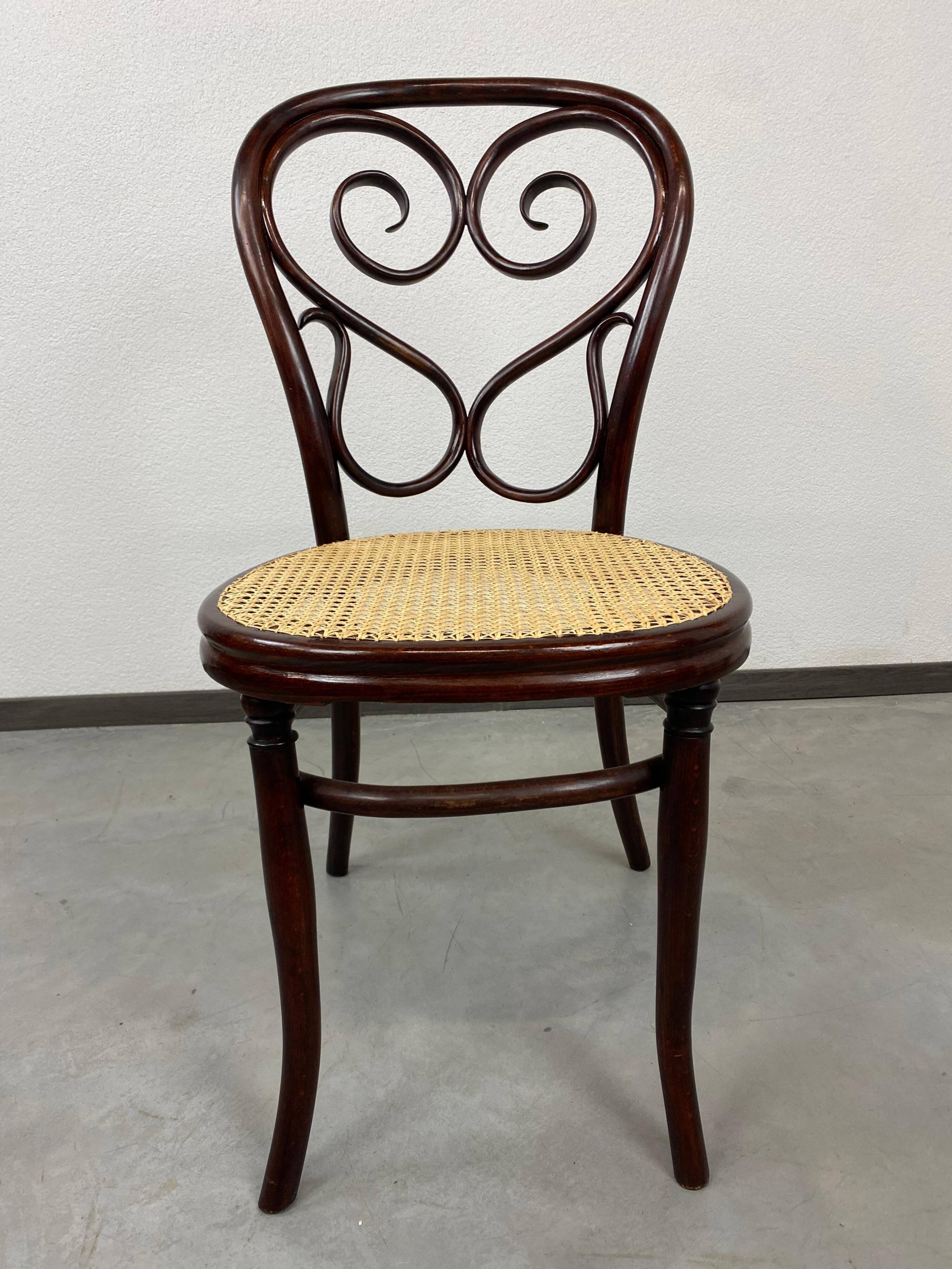 Chaise de salle à manger Thonet n°4