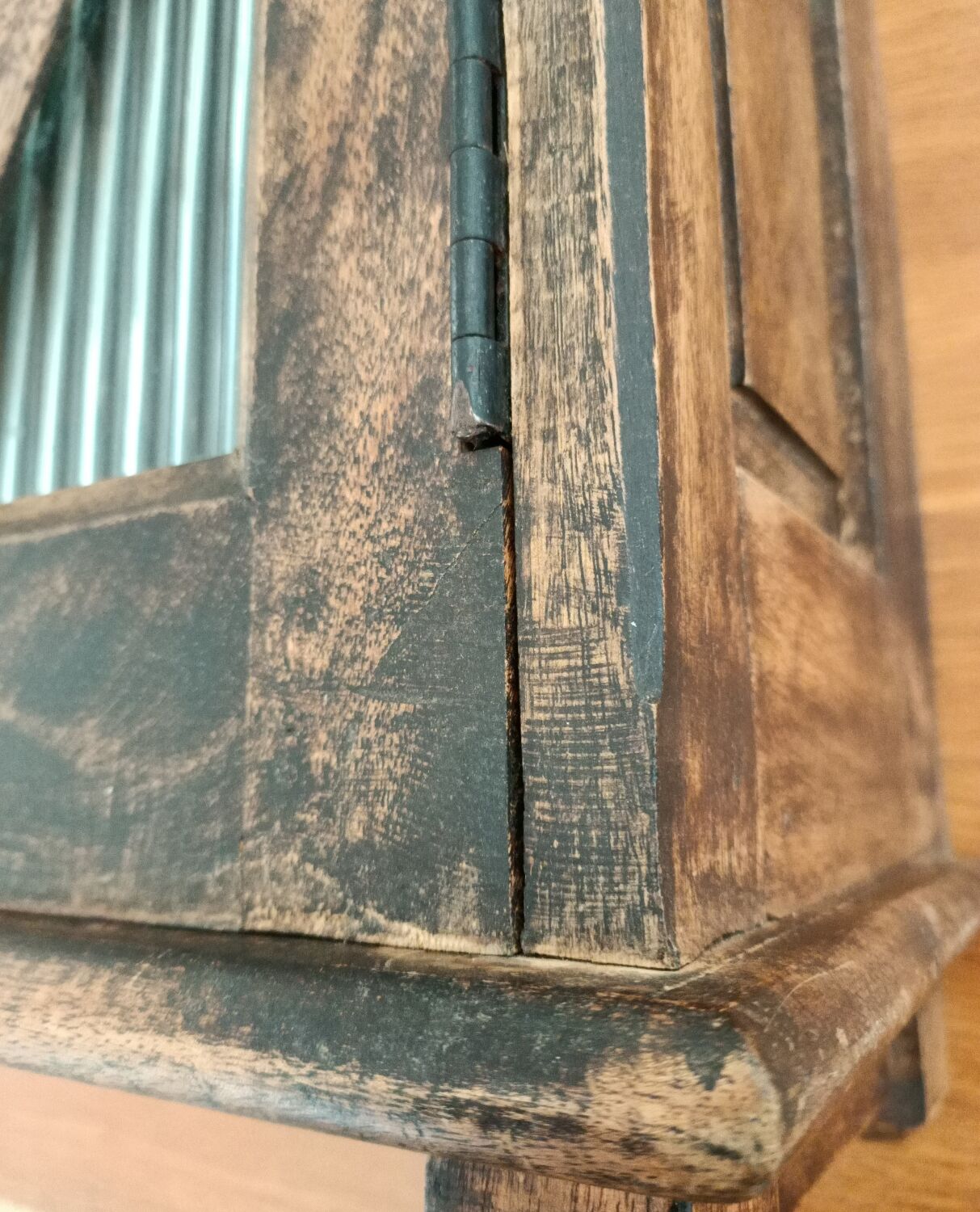 Patinated wall cabinet 2 doors