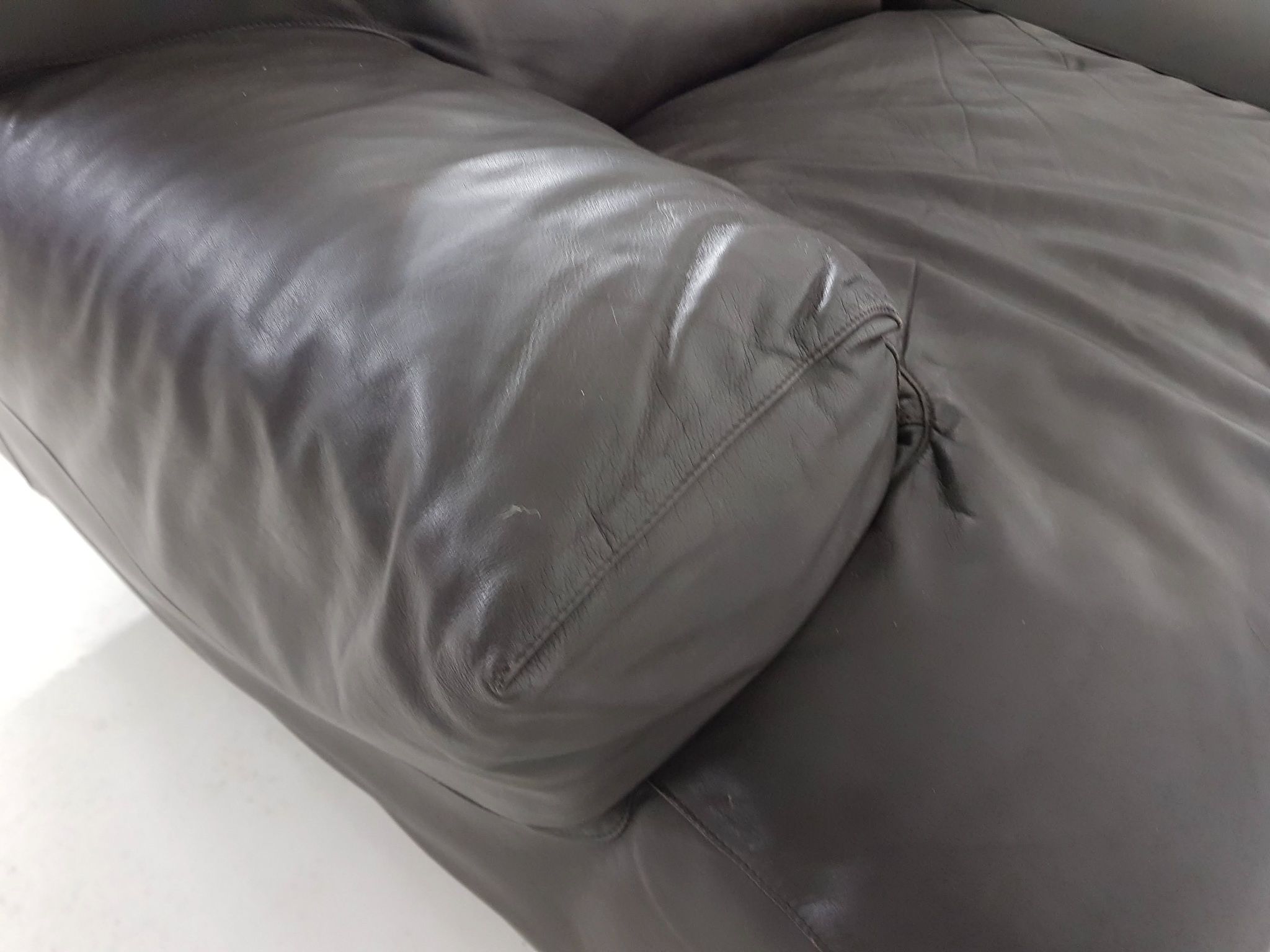 Vico Magistretti for Cassina "Fiandra" 3-Seater dark brown leather sofa, Italy 1970