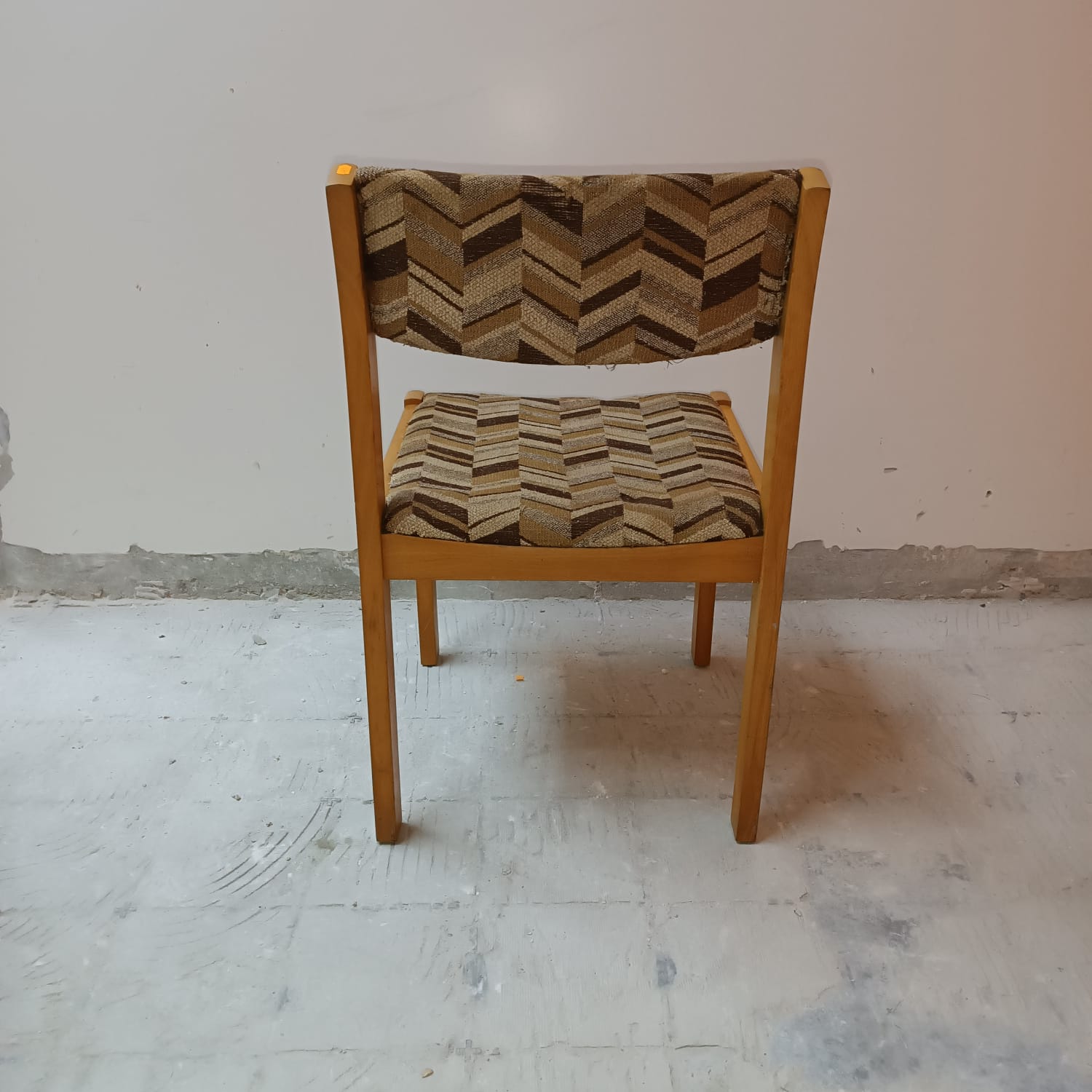Lots of 4 vintage wooden chairs