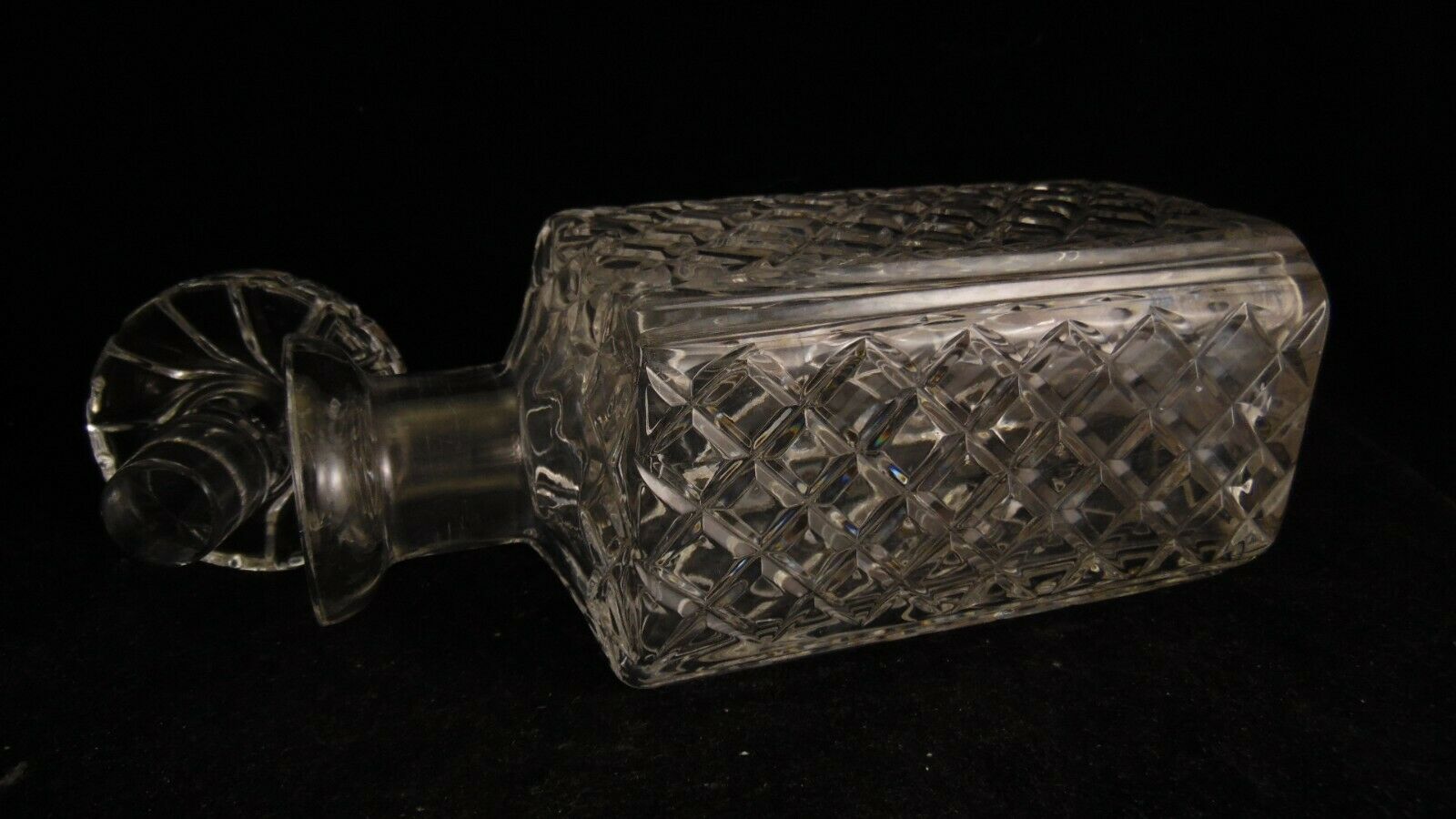 Whisky service including 1 carafe and 5 cups cut crystal mugs