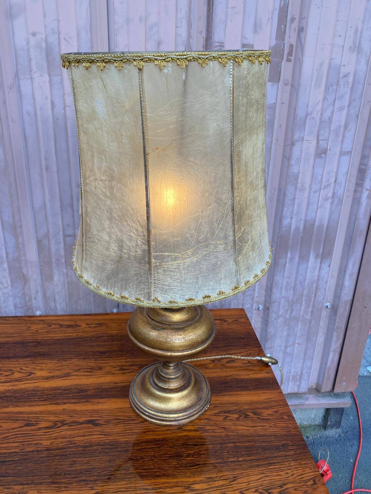 Lampe vintage pied de boule dorée