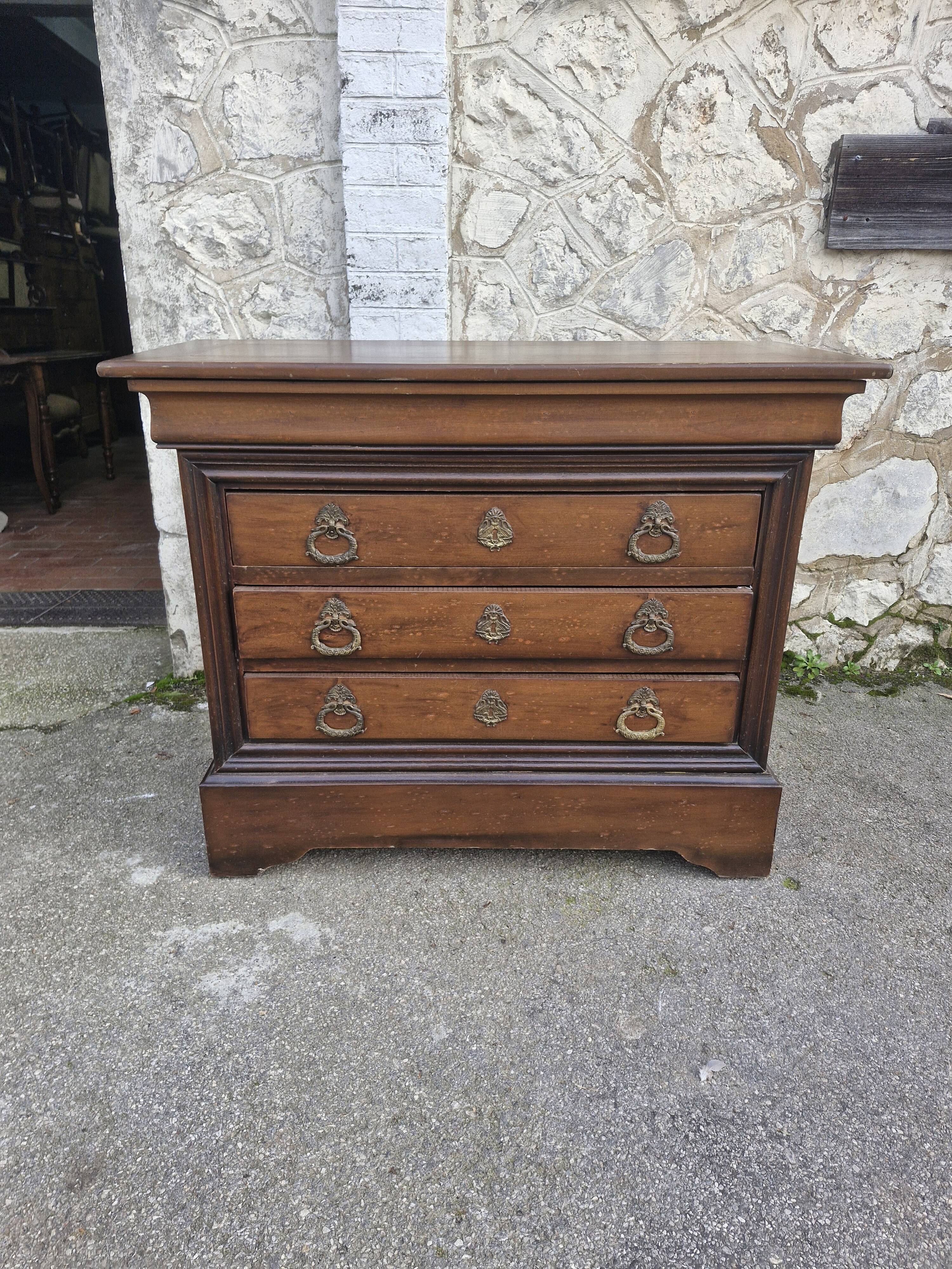 Chest of drawers