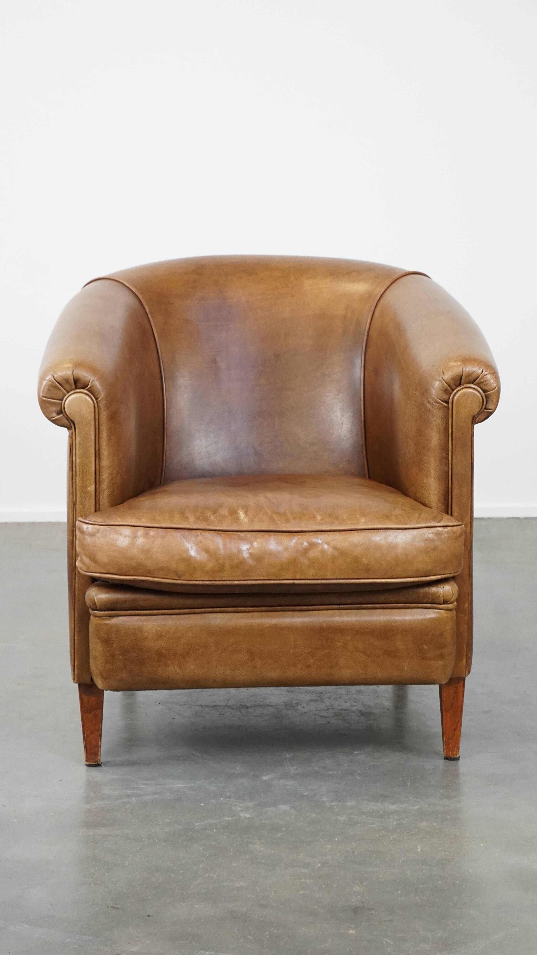 Fauteuil club en cuir de vachette couleur cognac clair