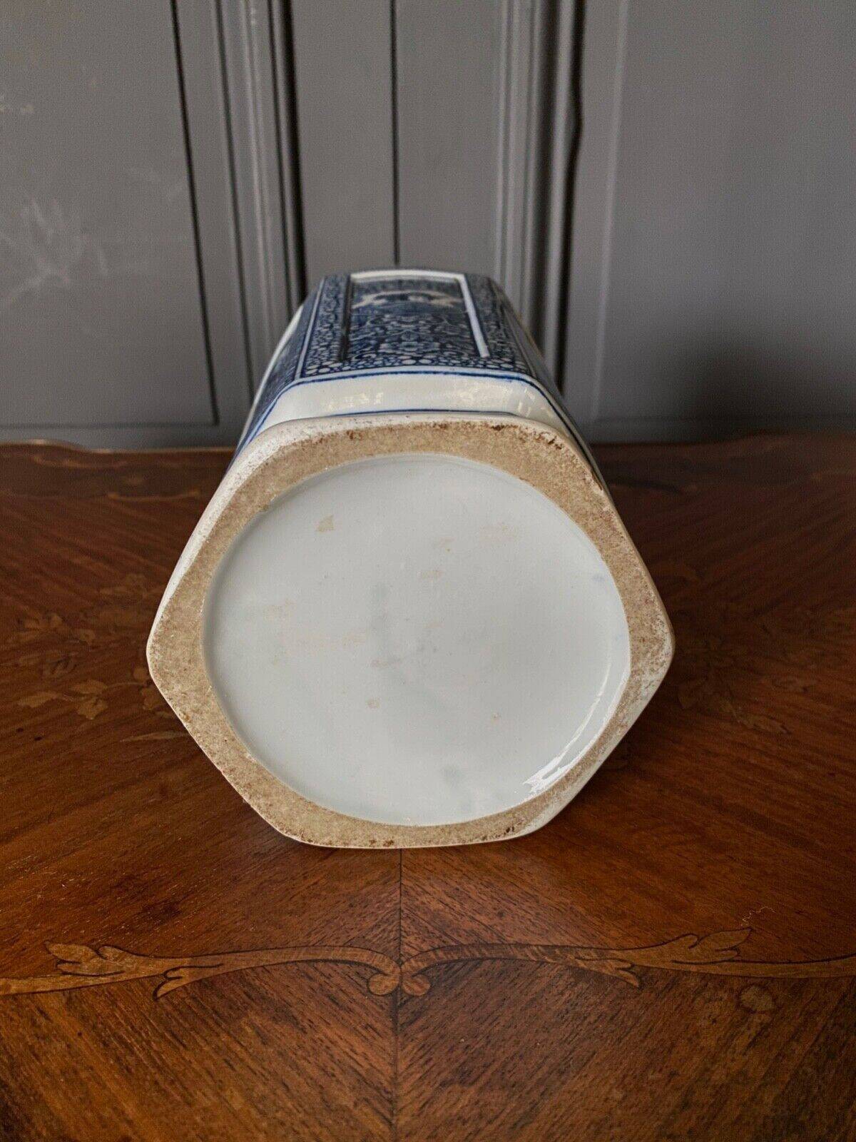 Paire de vases japonais hexagonaux fond bleu pans coupés DEC 739