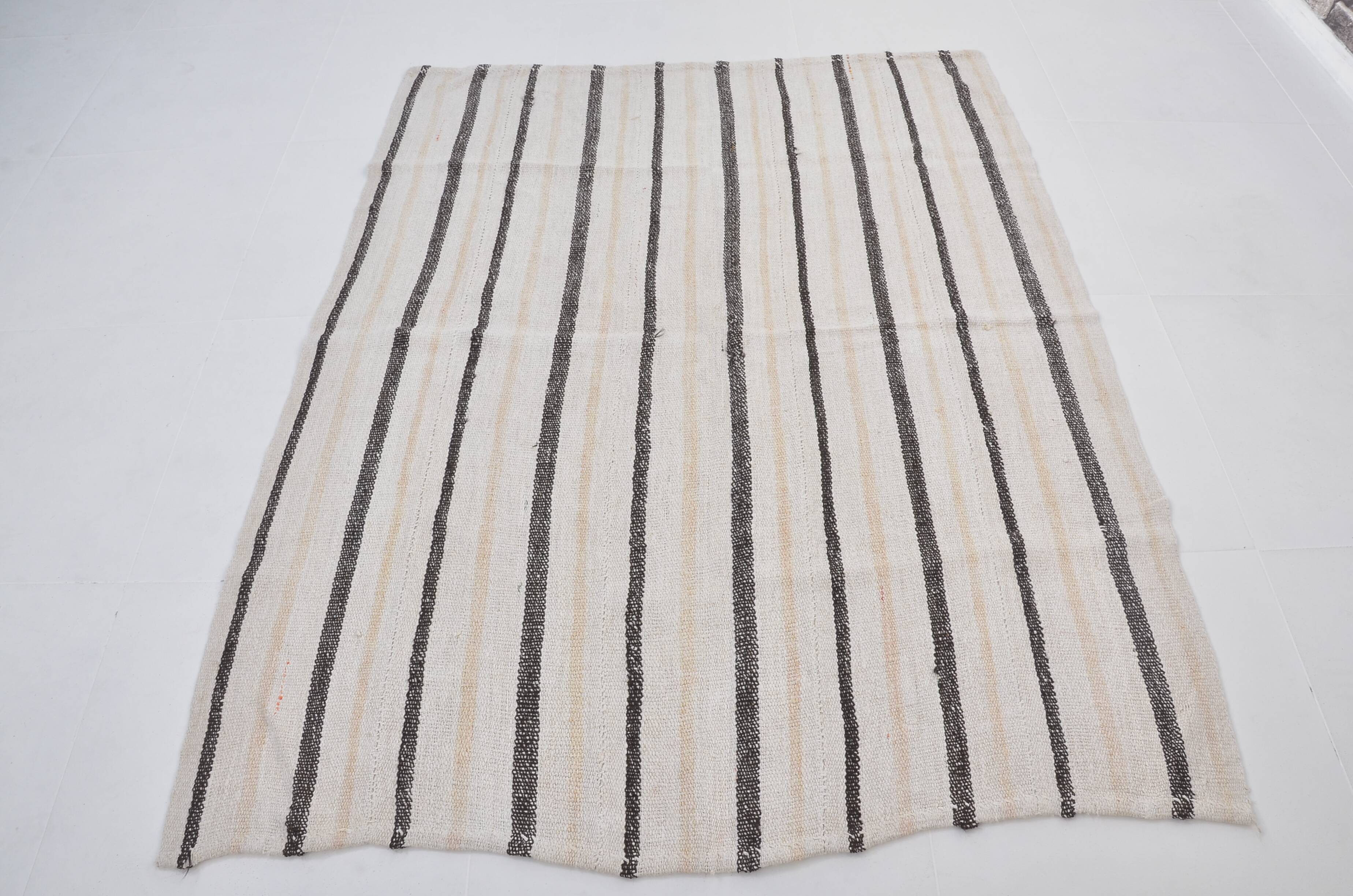 Vintage Anatolian hemp kilim, reference 3692