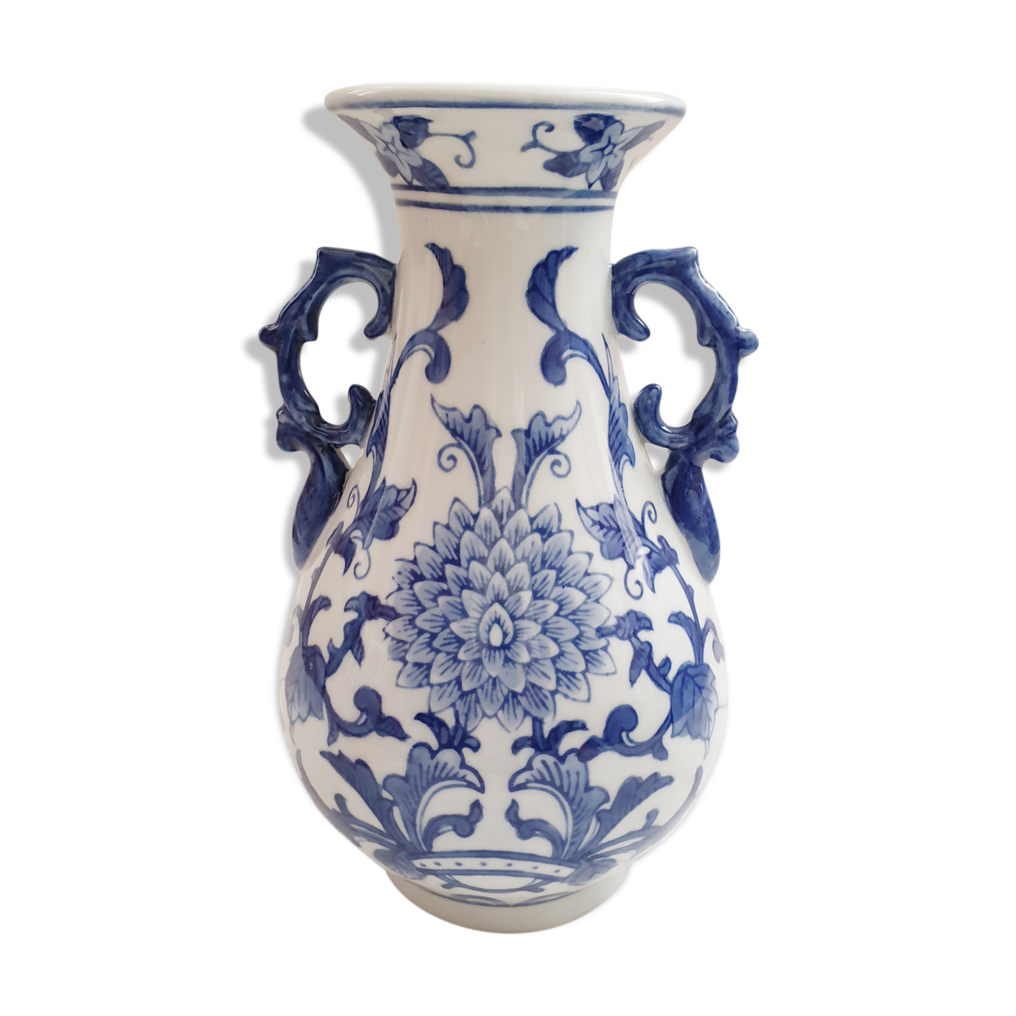 Vase porcelain from china "la dolce vita bluescrollcollection by ja designs"