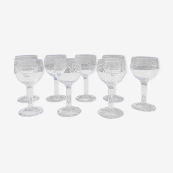 8 vintage wine glasses in 50s cut arted glass