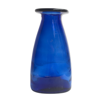 Vase en verre soufflé bleu