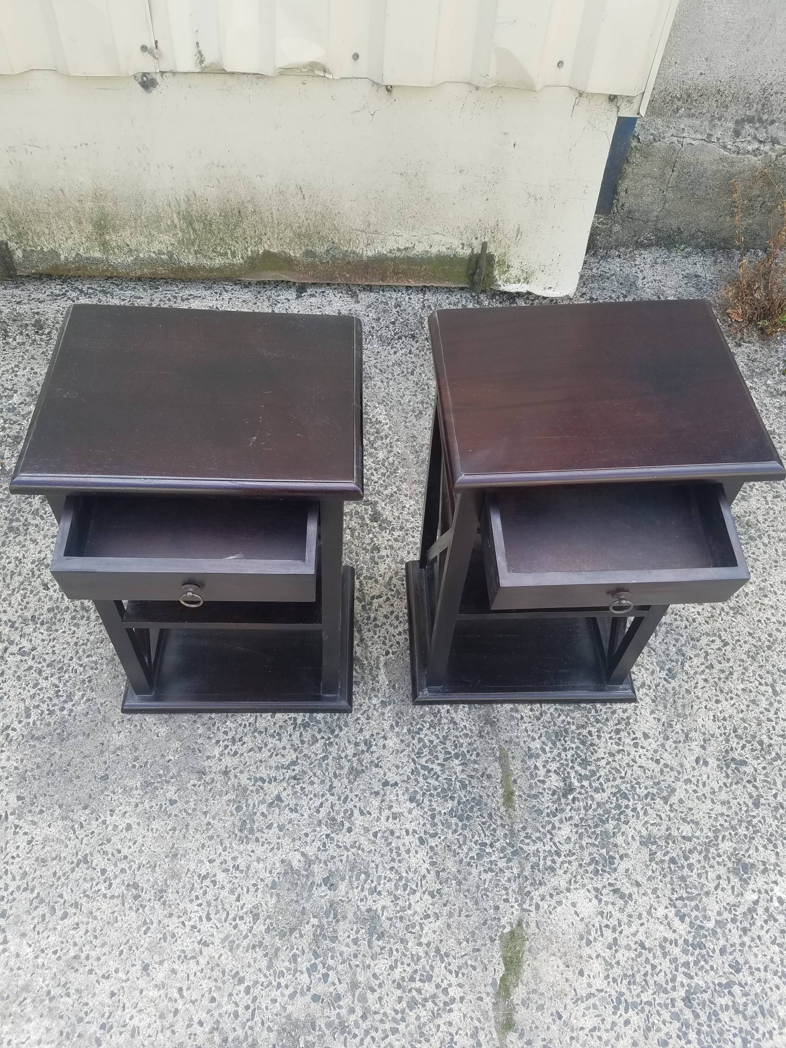 Paires de tables de chevet