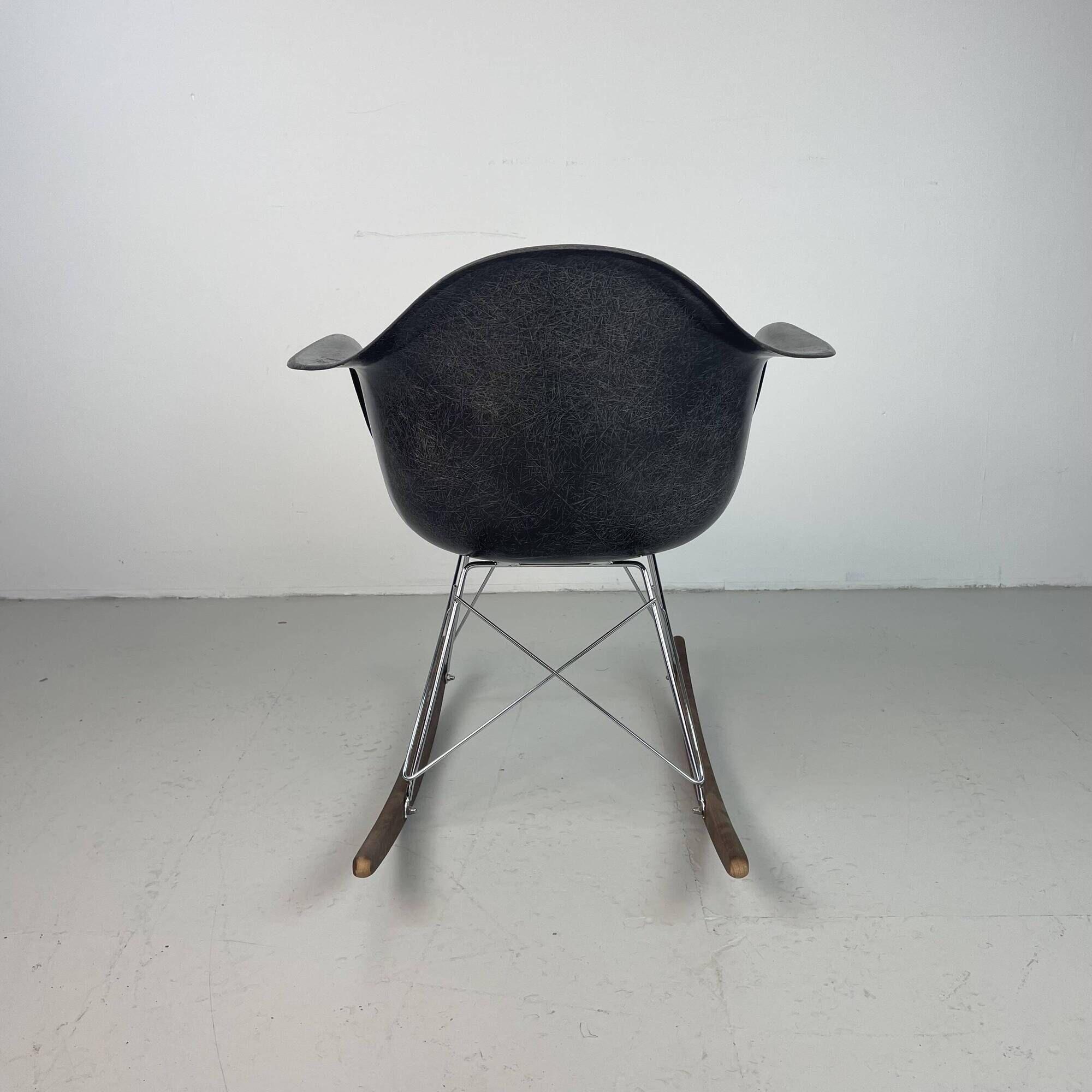 Fauteuil à bascule RAR Eames Herman Miller des années 1950 en noir