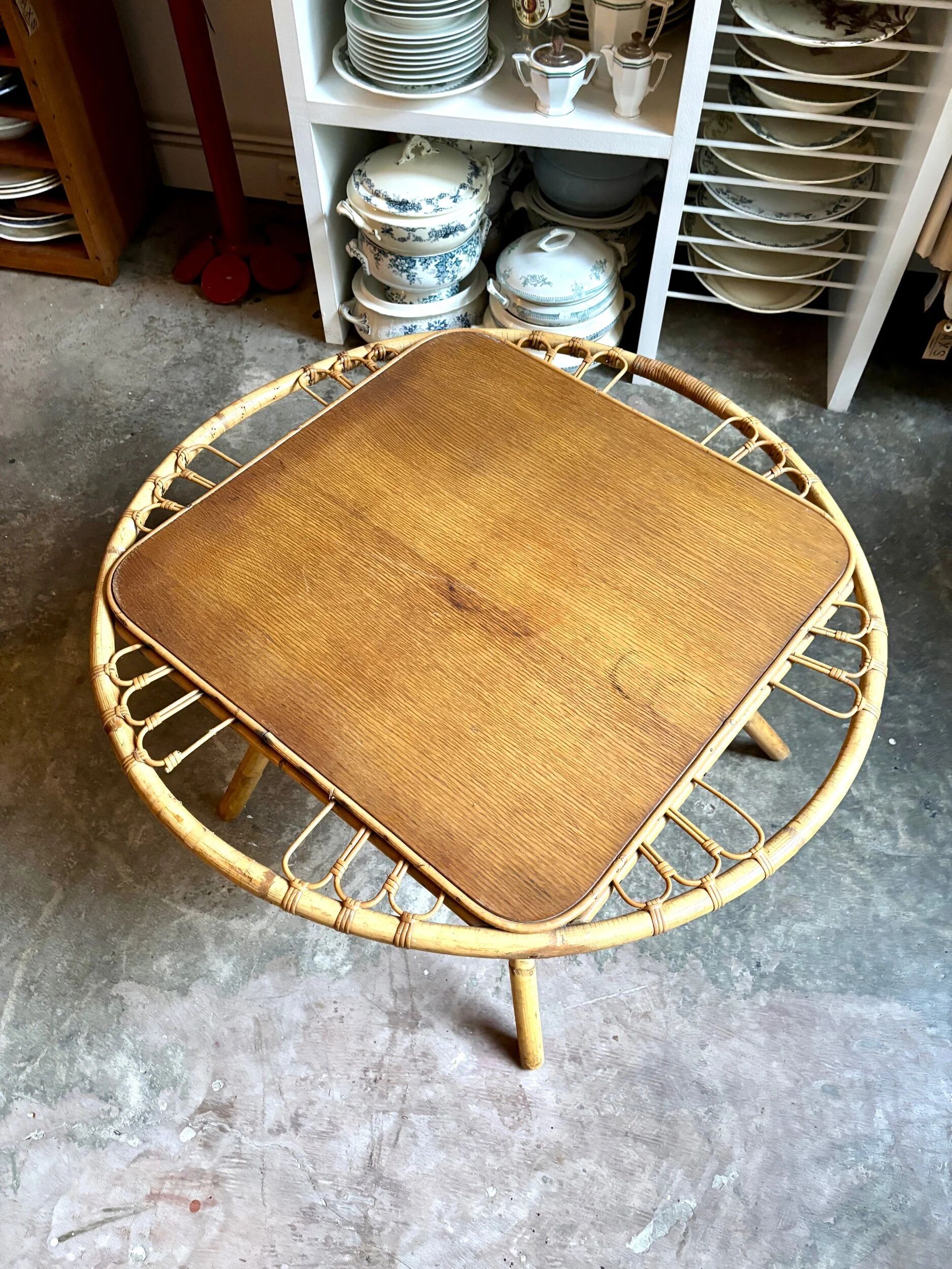 Wood and rattan coffee table, 1960s ⌀ 85 cm