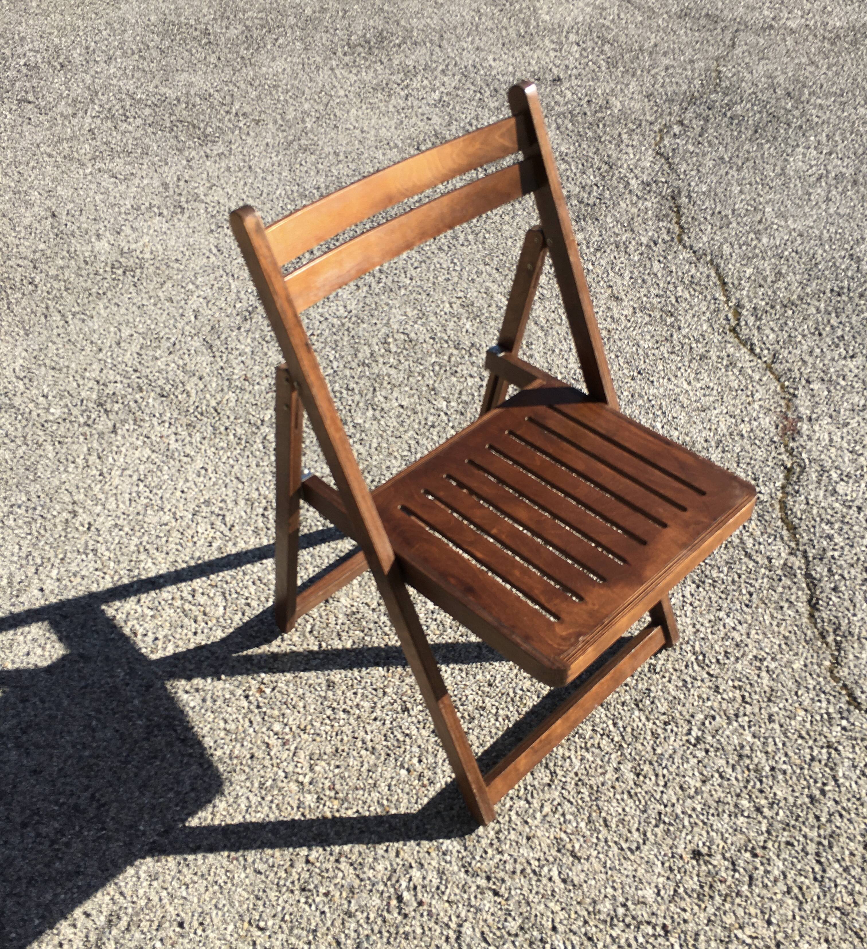 Folding wooden chair