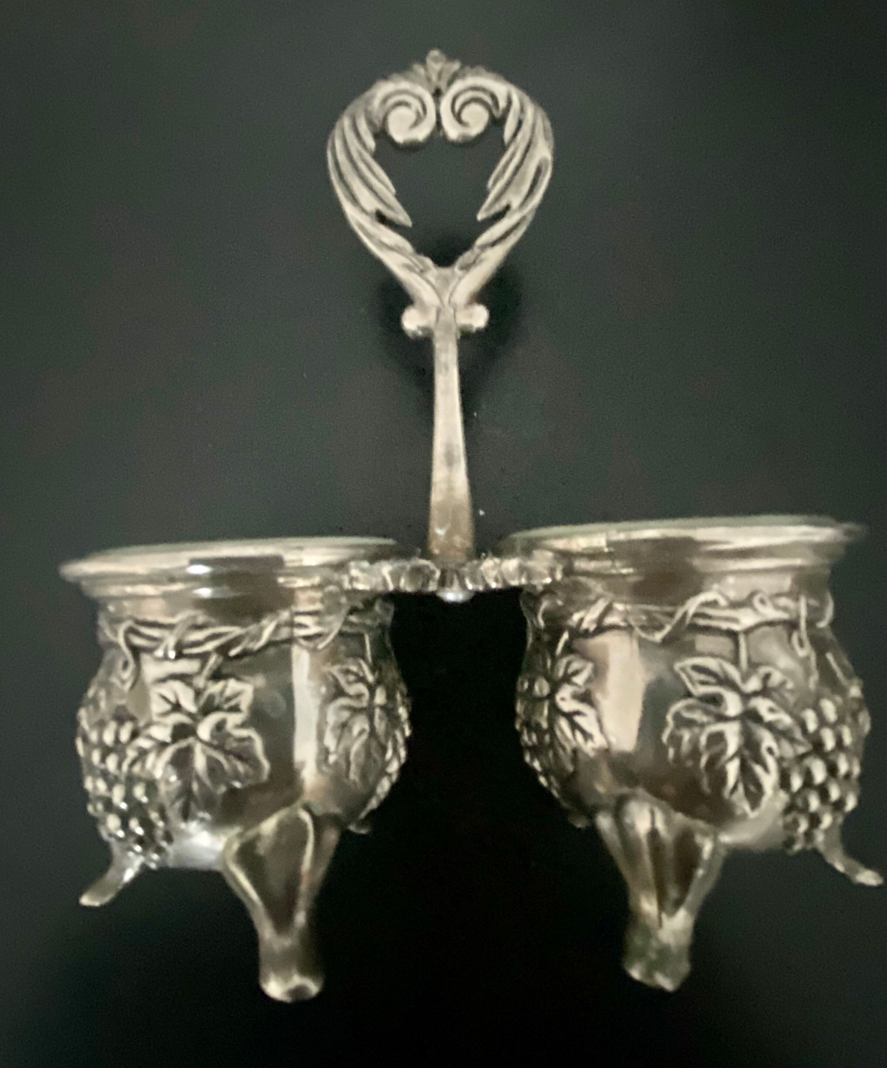 Duo salt shaker and pepper in silver metal color