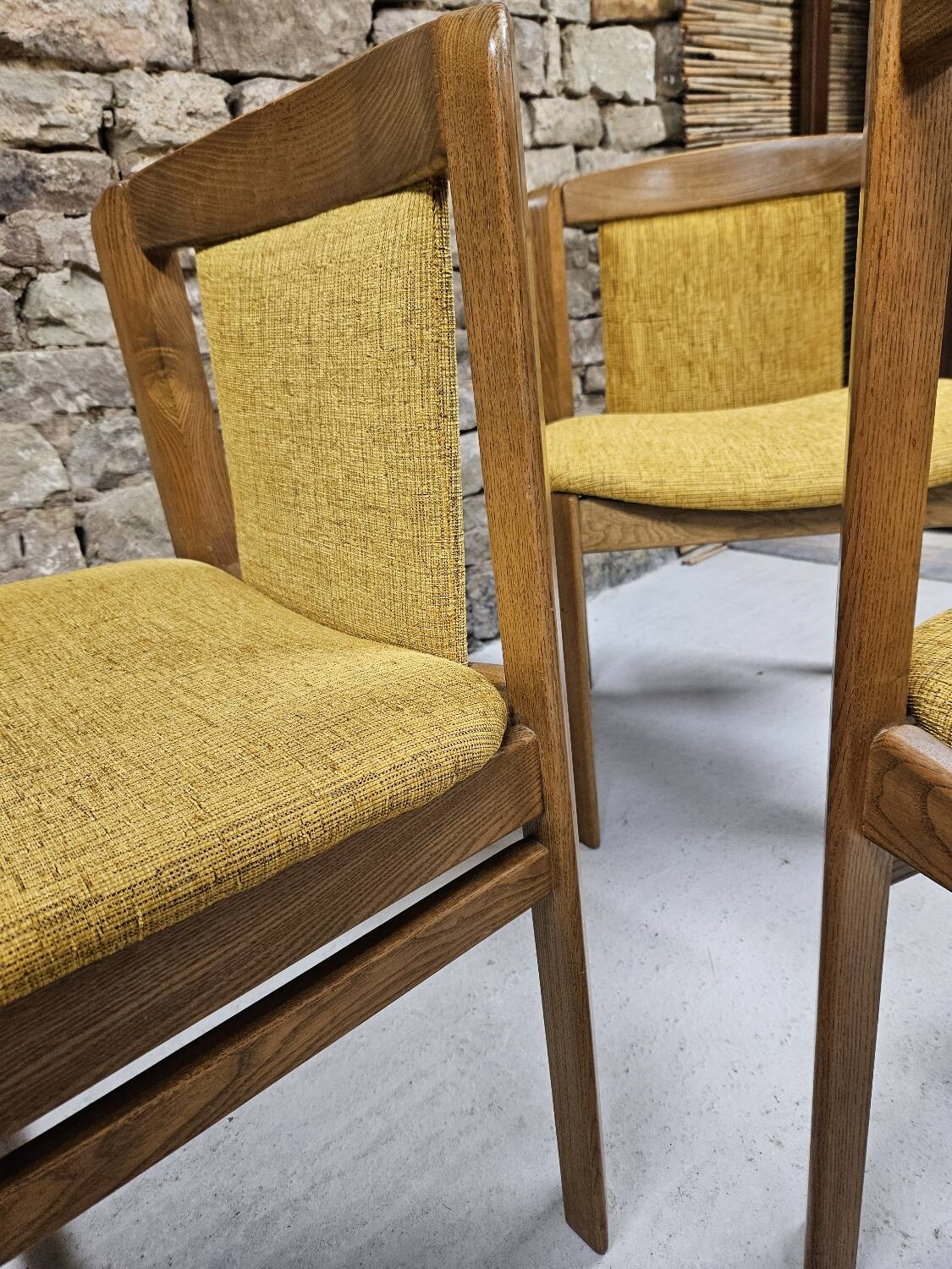 4 chaises en tissu et bois, 1970