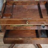 Empire writing table, in mahogany, resting on curved legs.