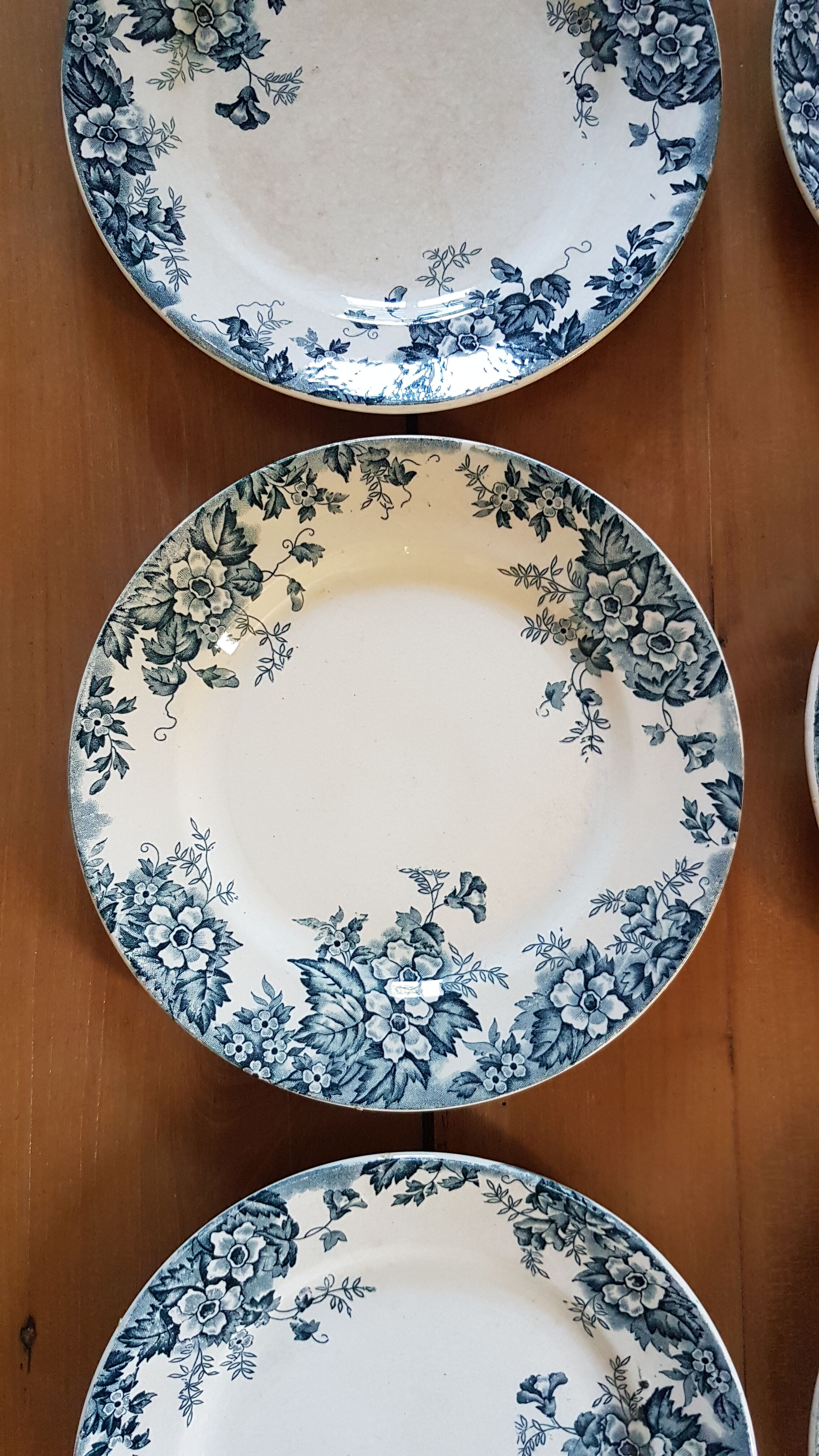 Set of 8 flat plates Saint Amand and Hamage